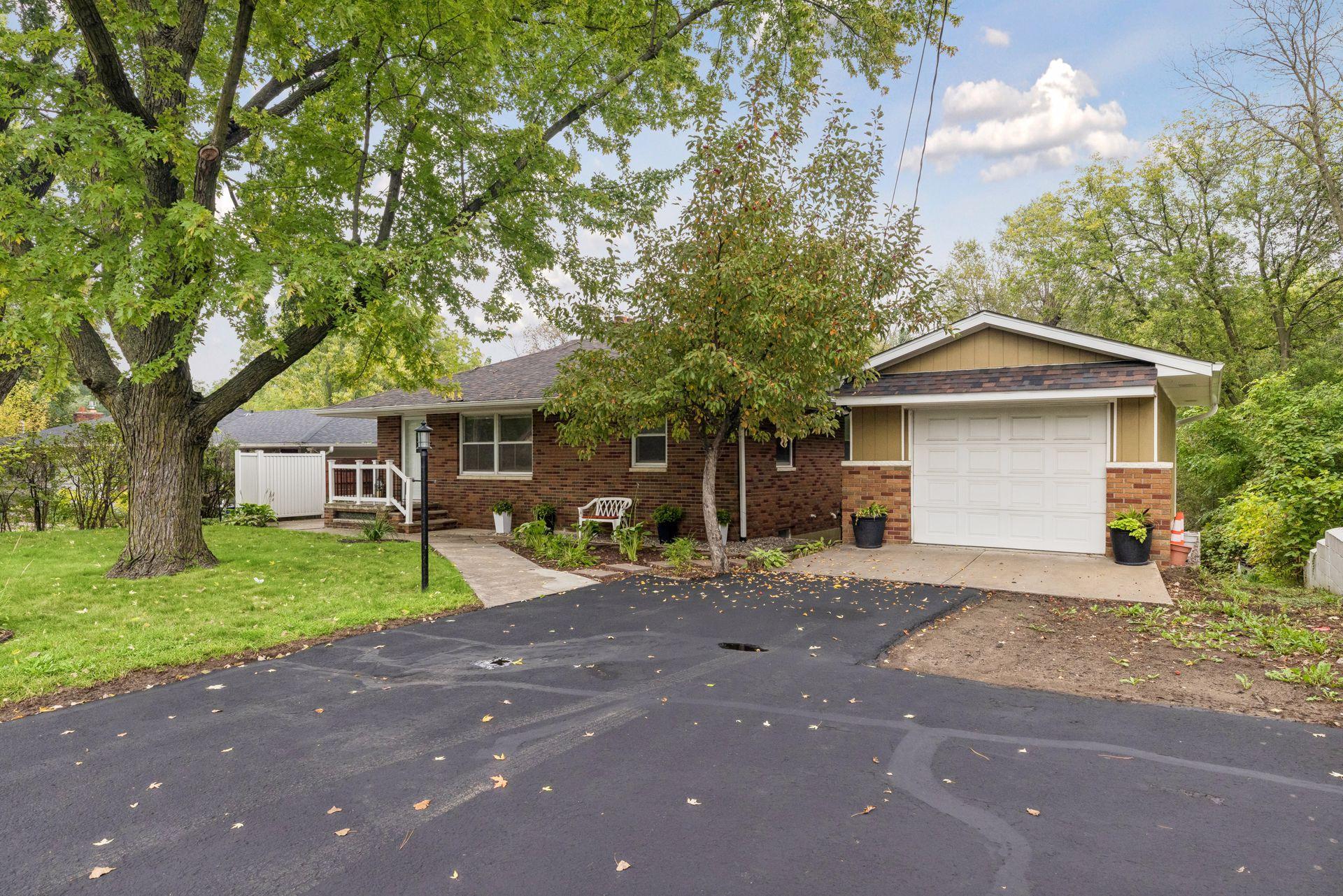 1814 Mcknight Road N Property Photo 1