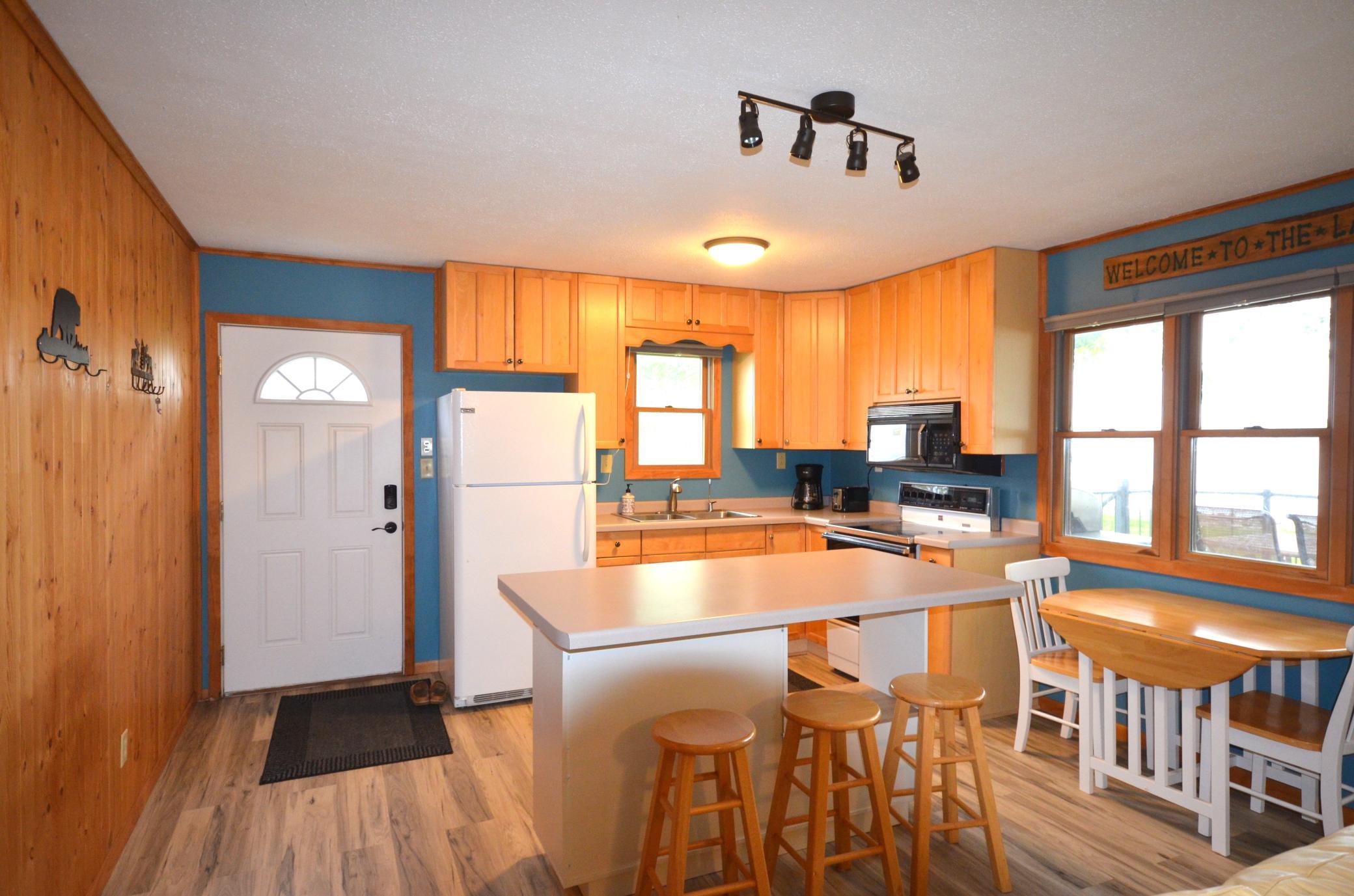 17075 Dickenson Lane Property Photo 9