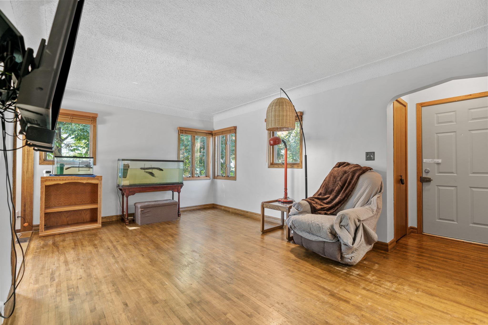 5510 James Avenue N Property Photo 9