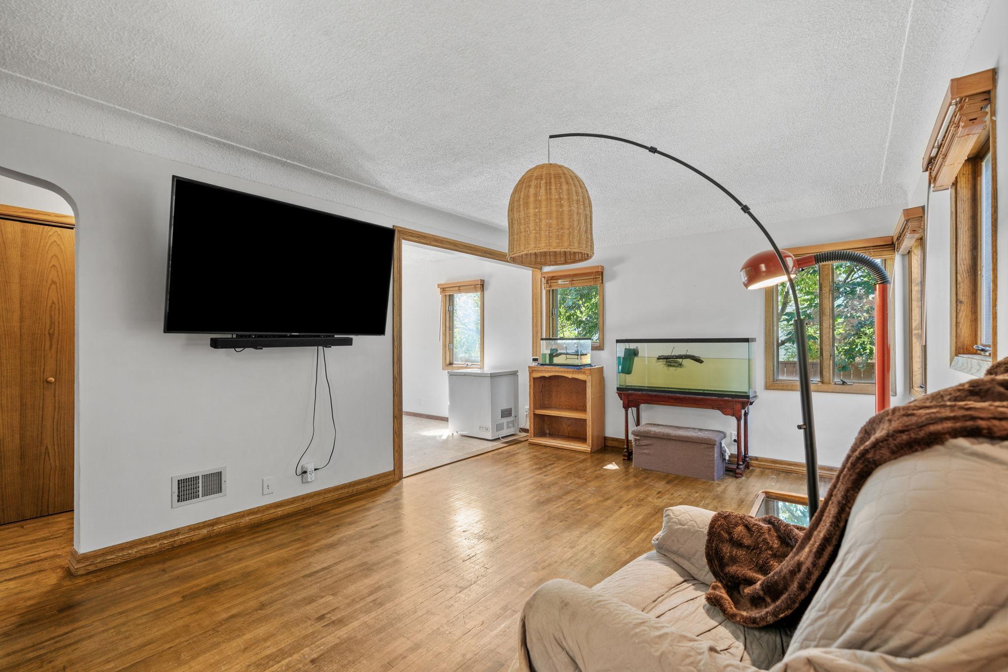 5510 James Avenue N Property Photo 10