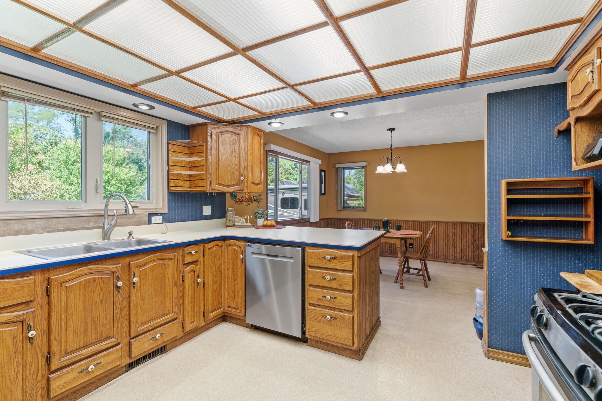5510 James Avenue N Property Photo 15