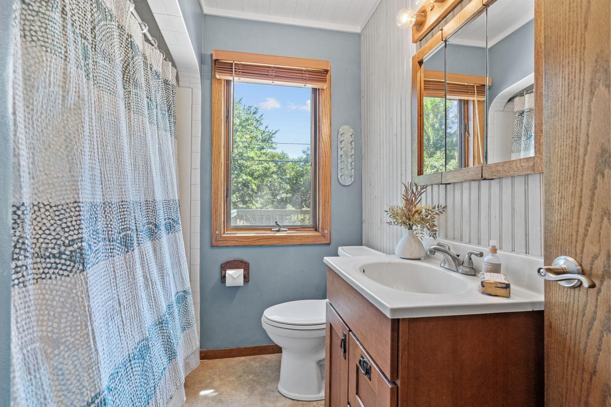 5510 James Avenue N Property Photo 21