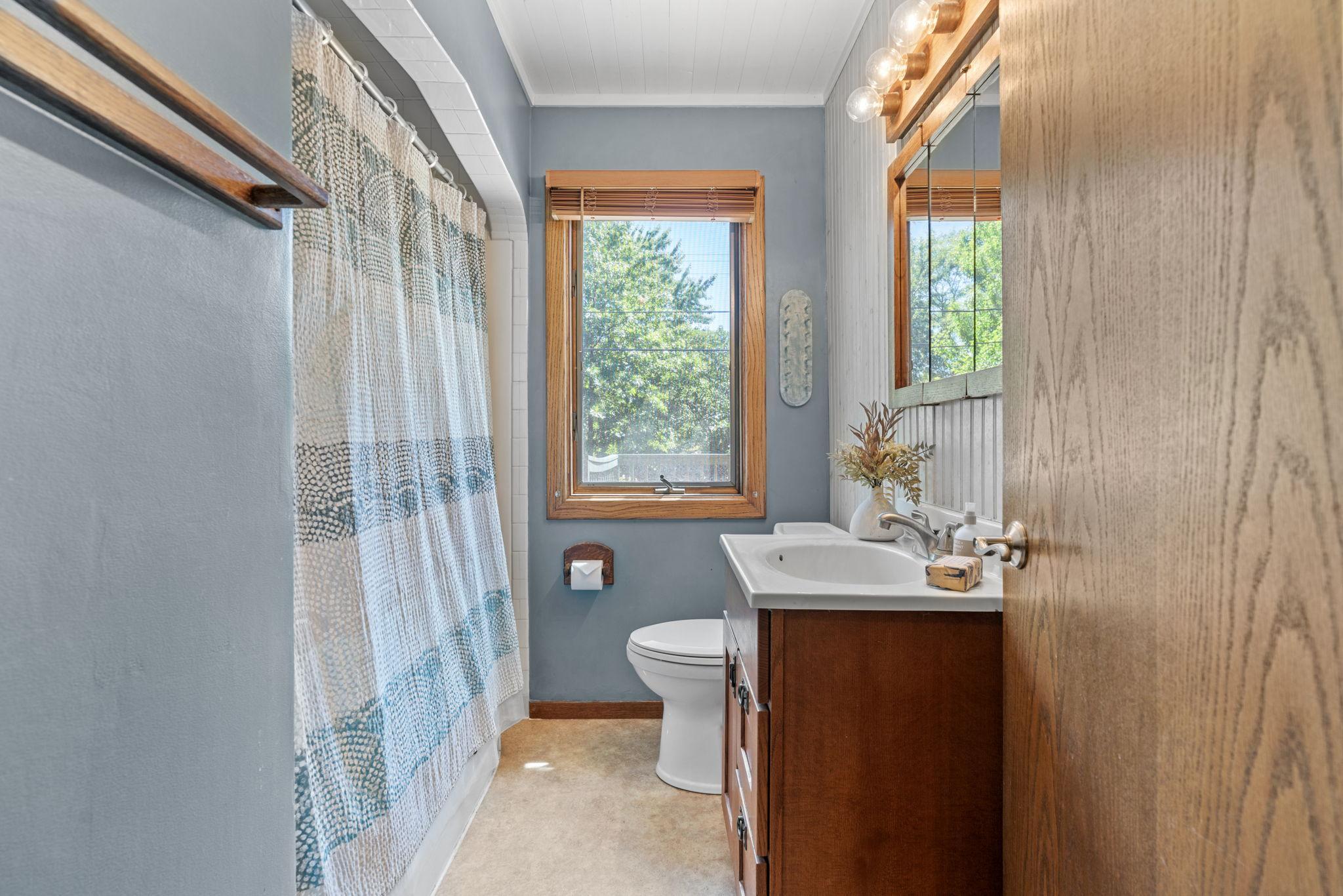 5510 James Avenue N Property Photo 22