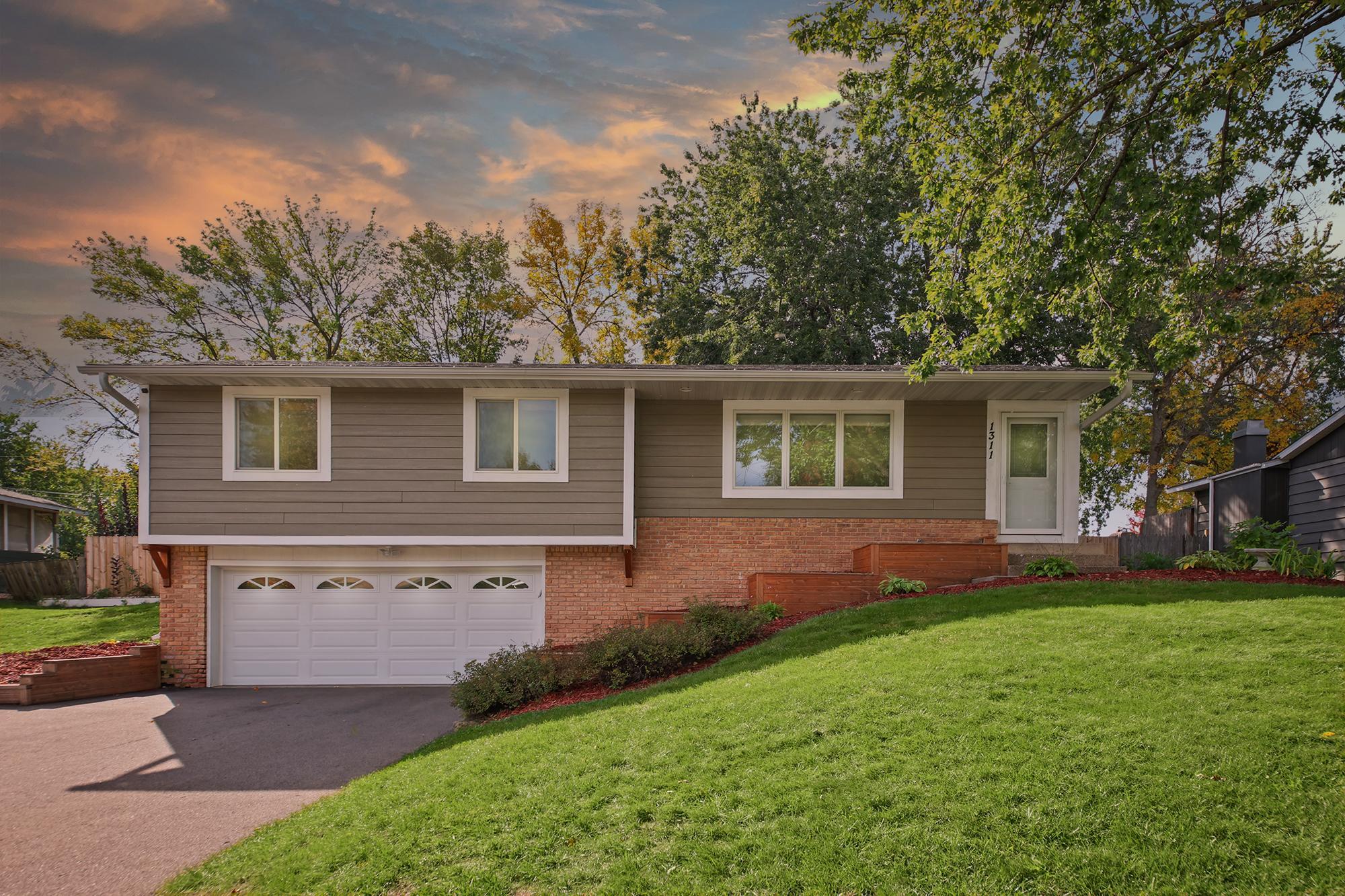1311 20th Street W Property Photo 1