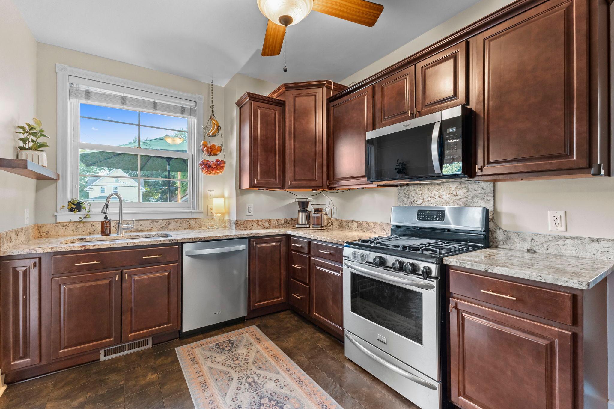 870 Randolph Avenue Property Photo 16