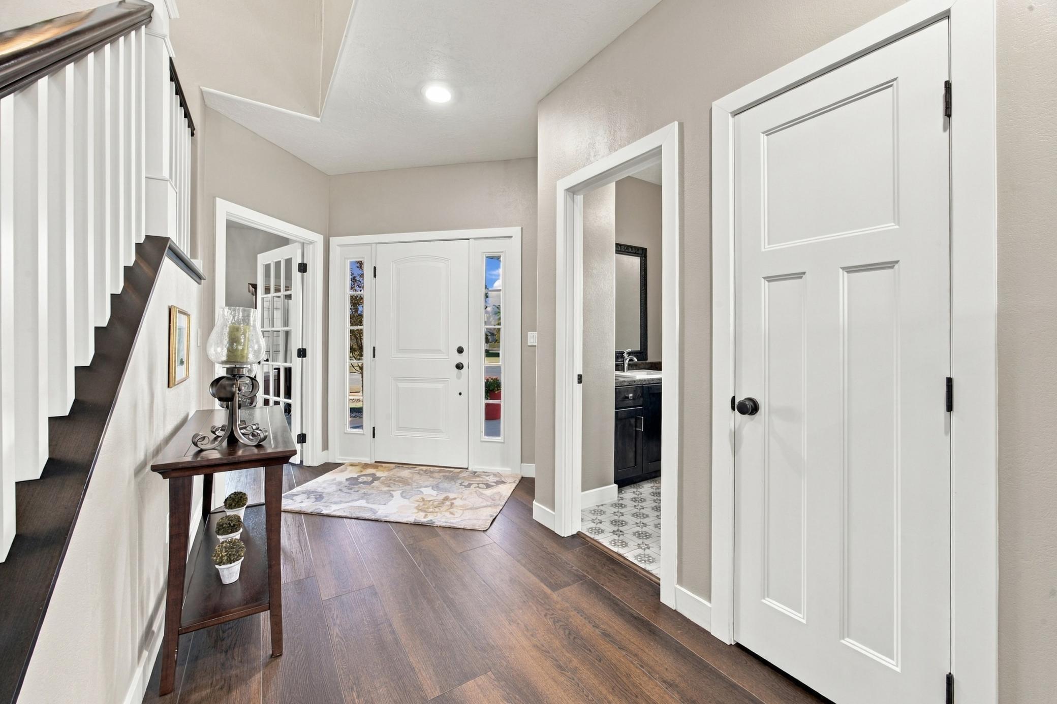 4914 Loden Court S Property Photo 4