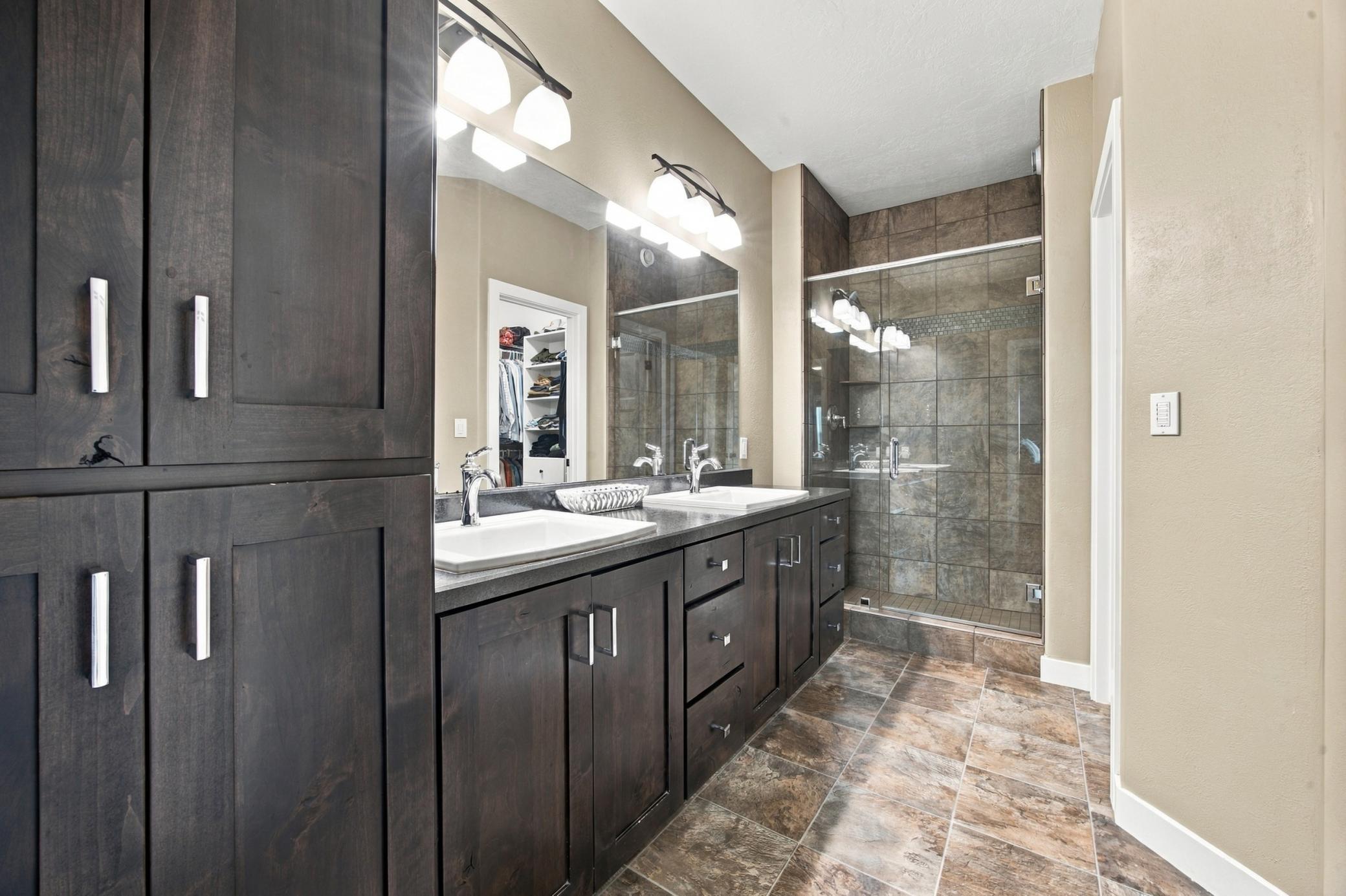4914 Loden Court S Property Photo 16