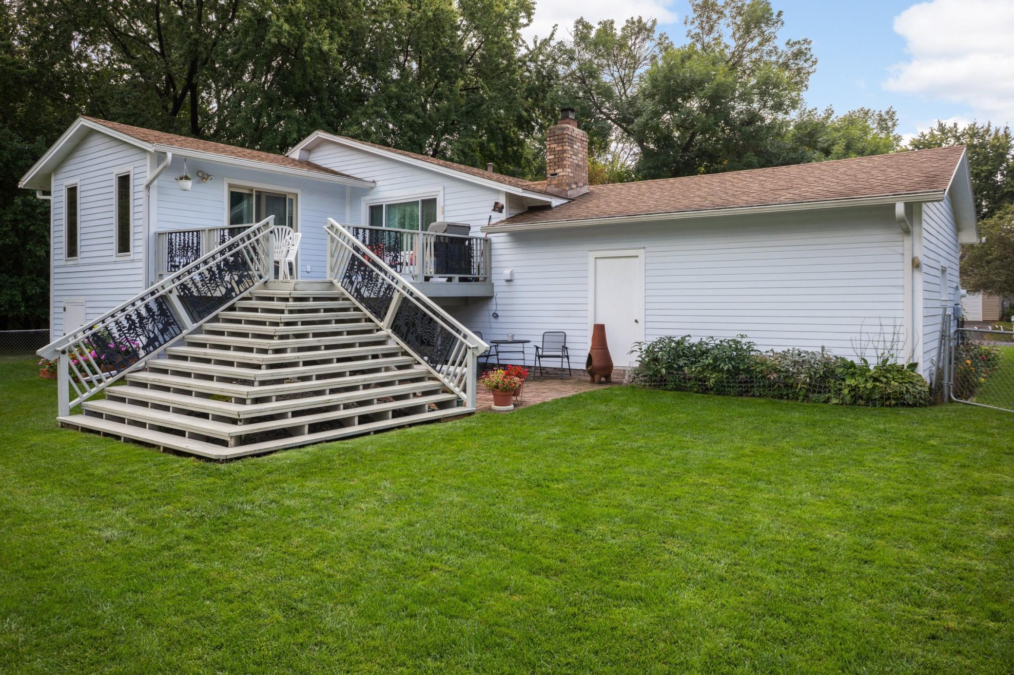 622 73rd Way N Property Photo 2