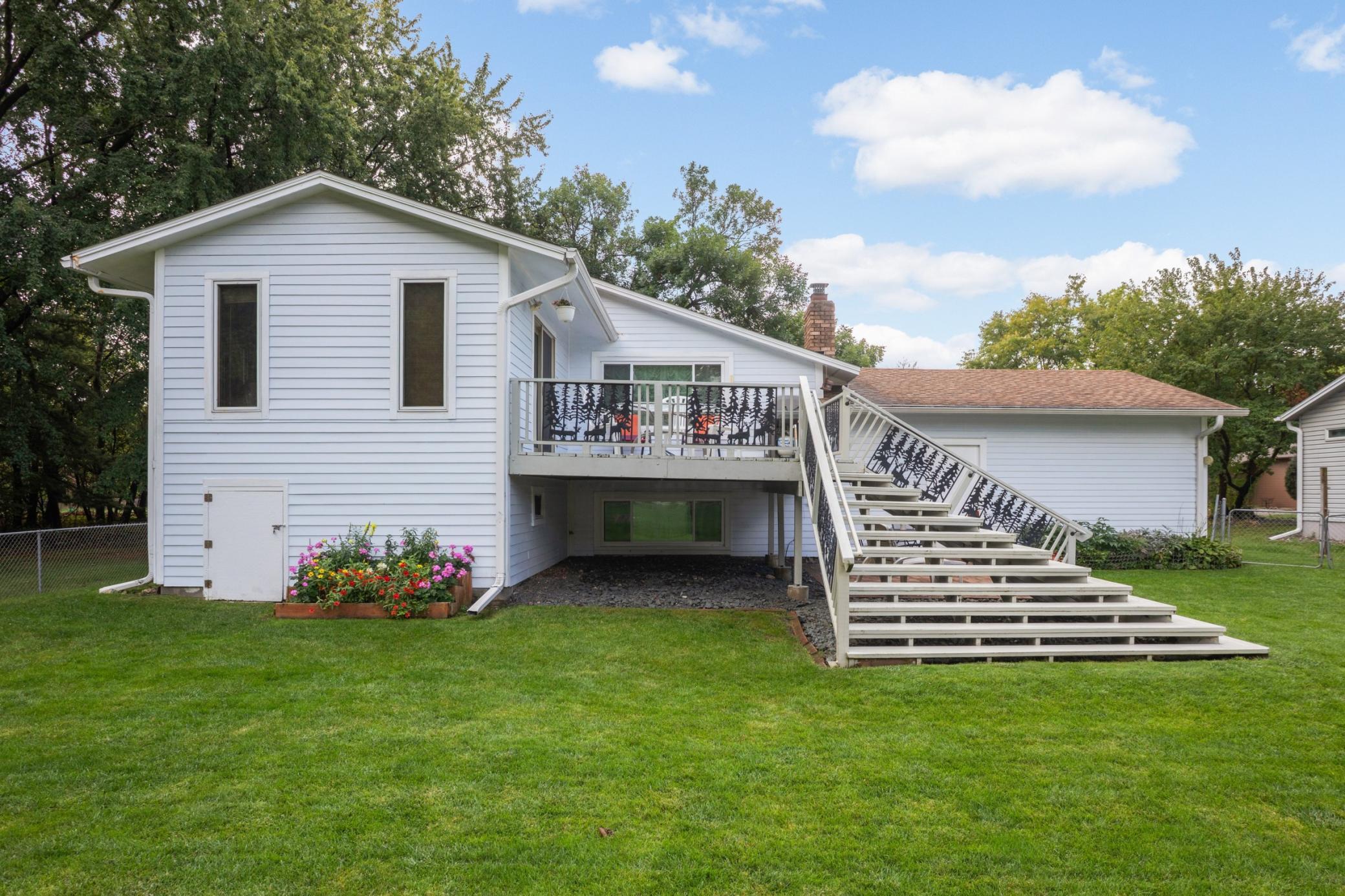 622 73rd Way N Property Photo 3