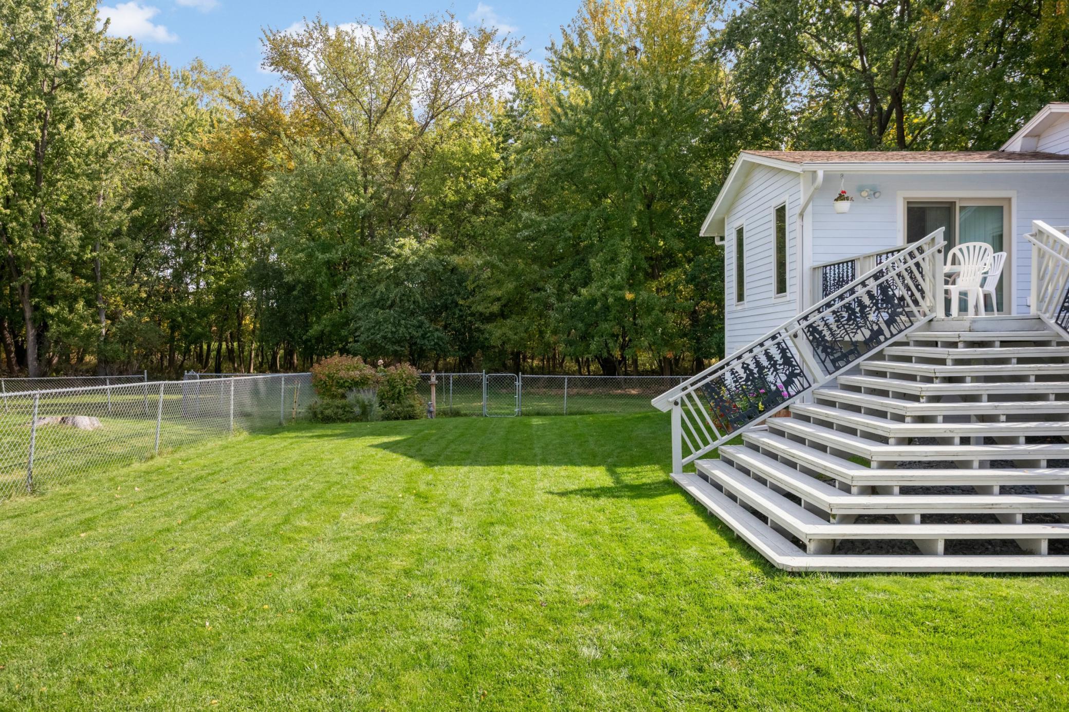 622 73rd Way N Property Photo 4