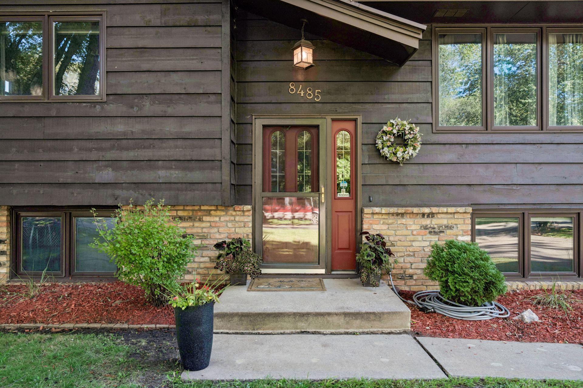 8485 Red Oak Drive Property Photo 3