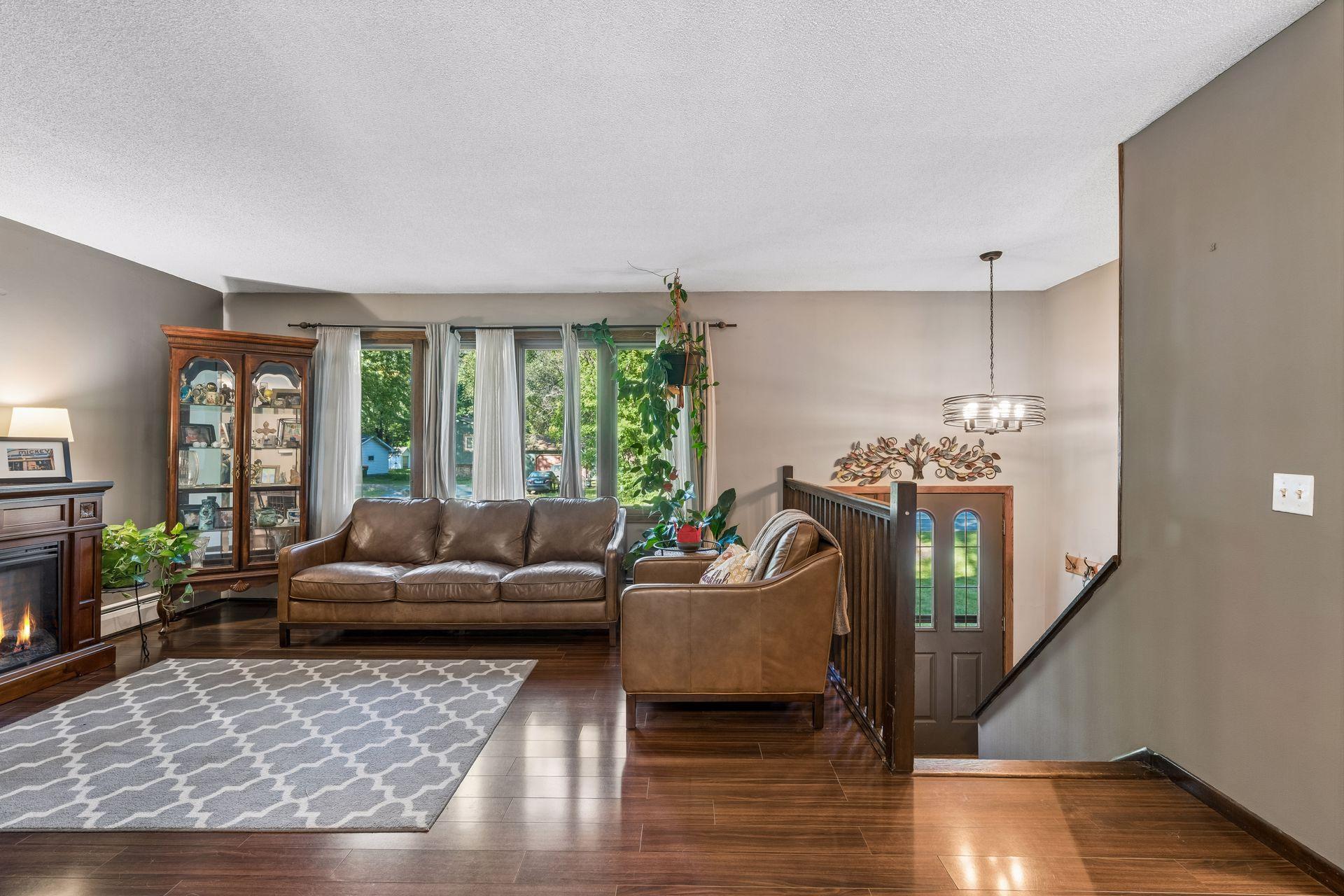 8485 Red Oak Drive Property Photo 5