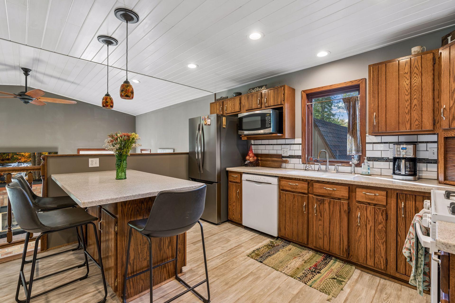 8485 Red Oak Drive Property Photo 10