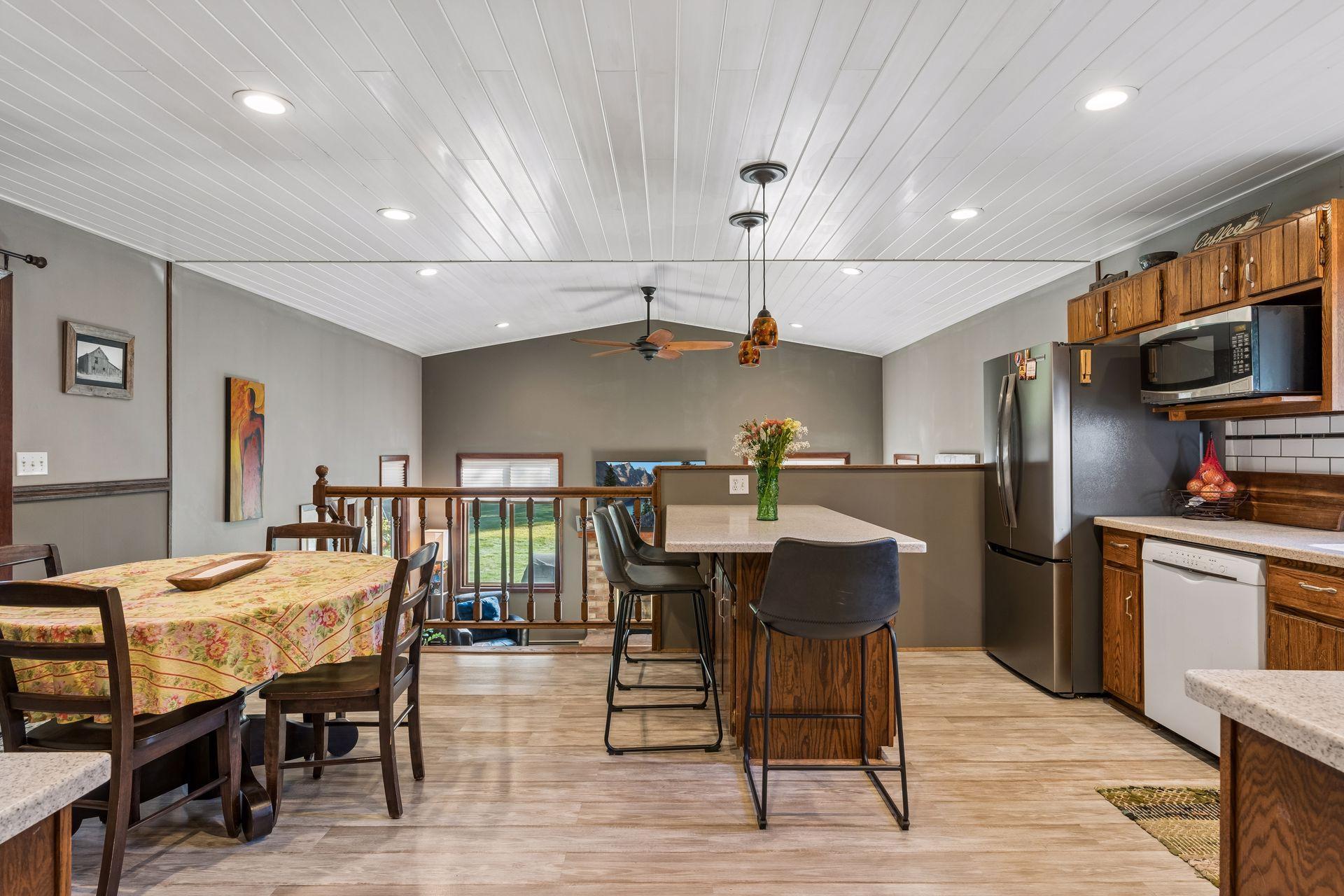 8485 Red Oak Drive Property Photo 11
