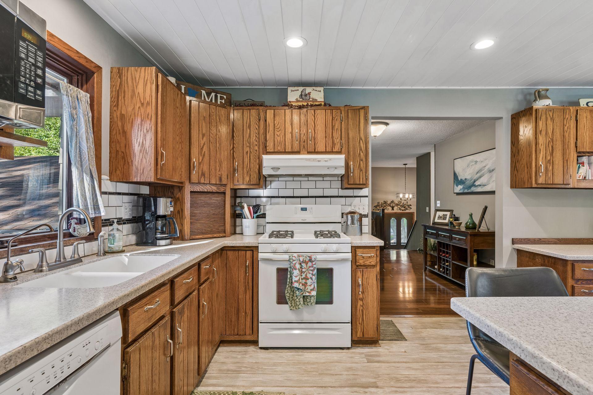 8485 Red Oak Drive Property Photo 12