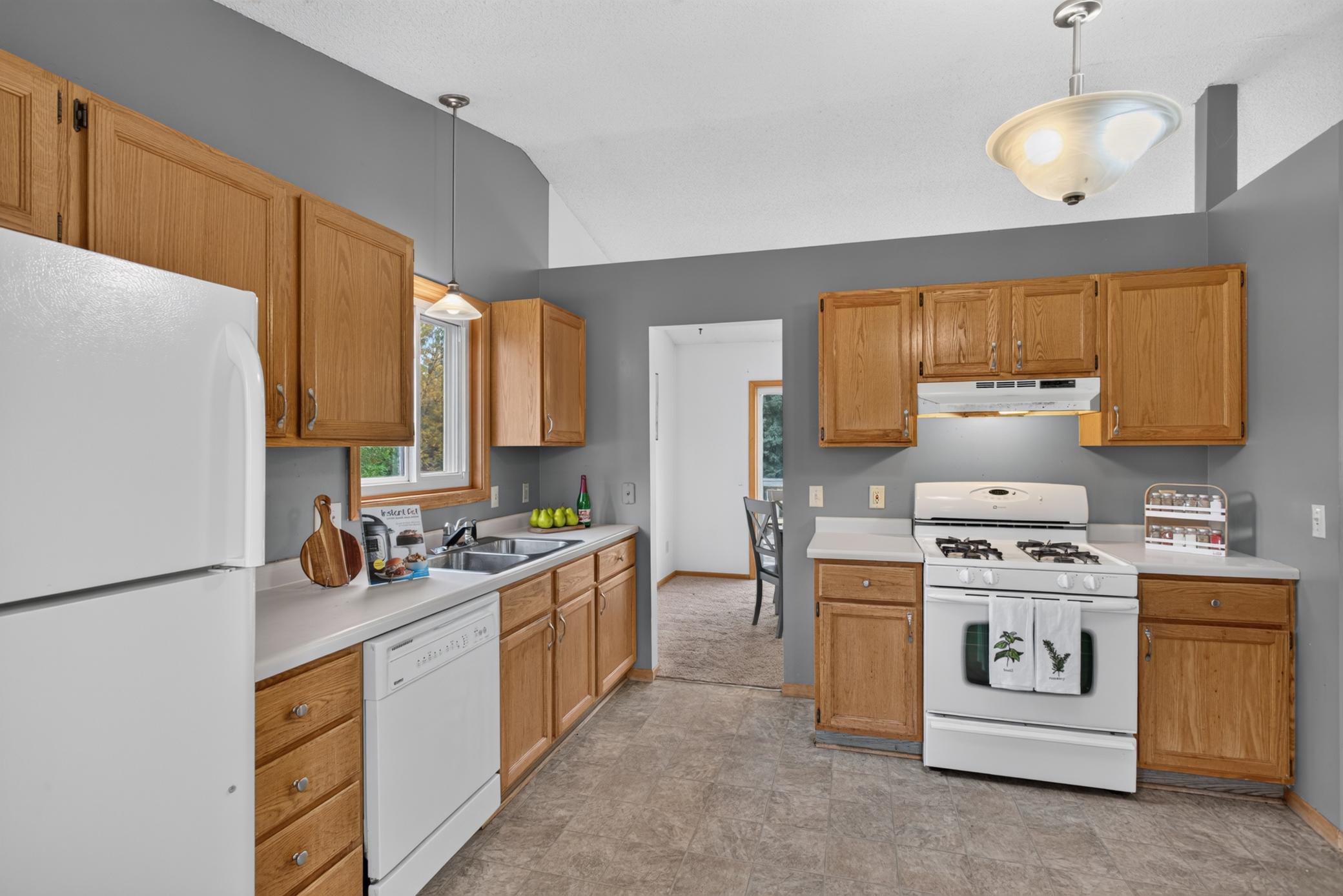 7536 165th Street W Property Photo 3