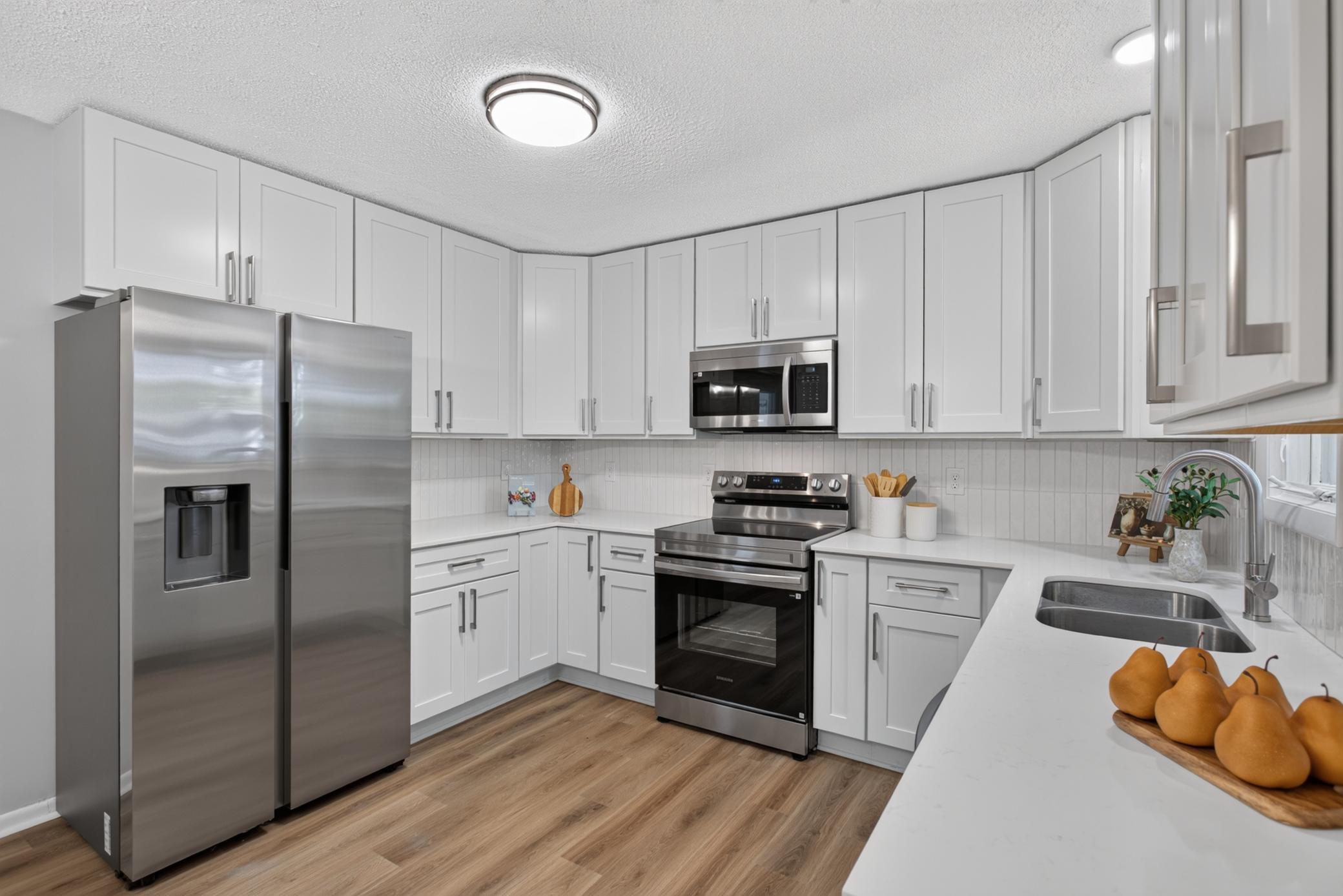 568 Riviera Drive Property Photo 3