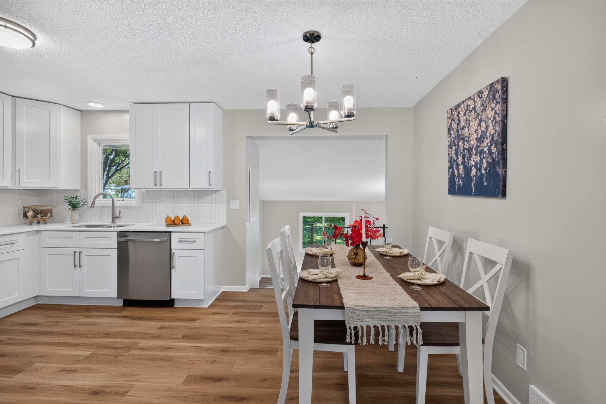 568 Riviera Drive Property Photo 4