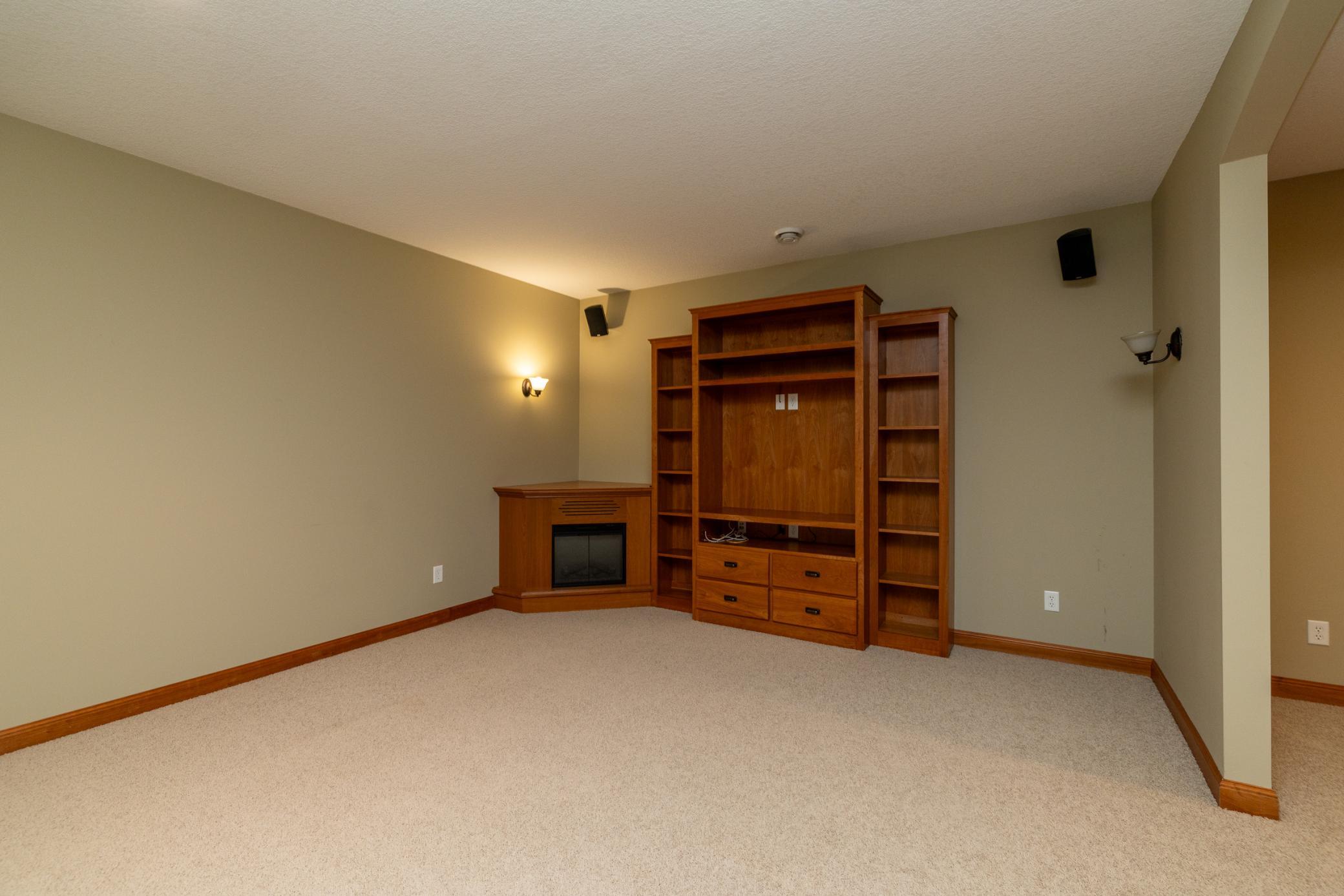 15600 Dunberry Way Property Photo 28
