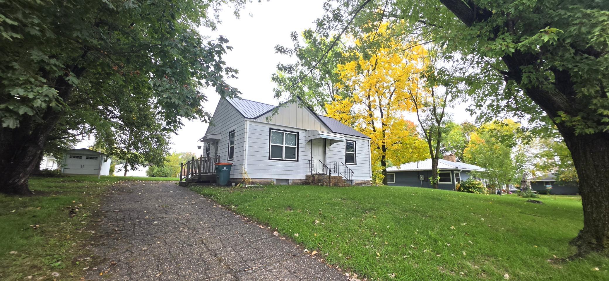 320 7th Street W Property Photo 1