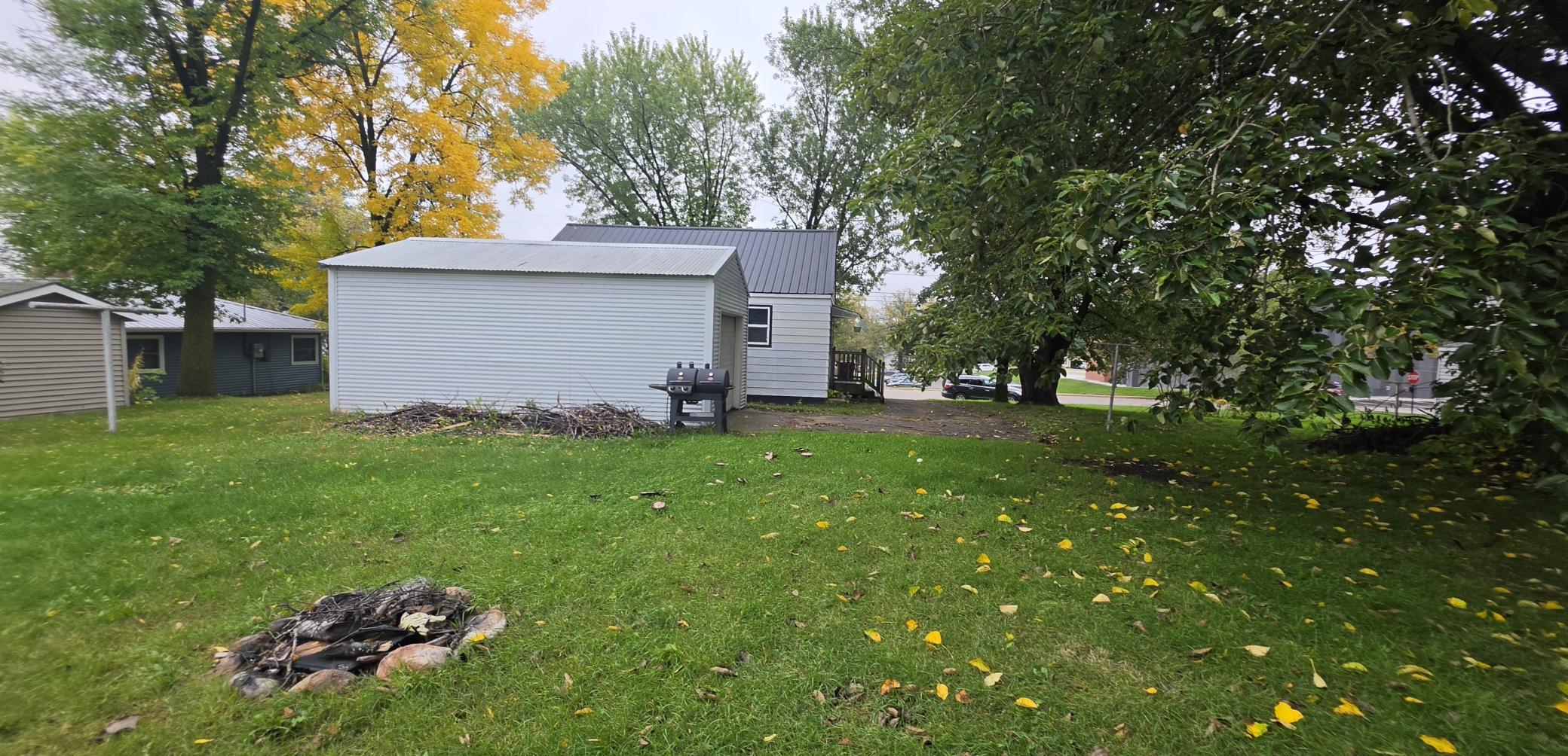 320 7th Street W Property Photo 3