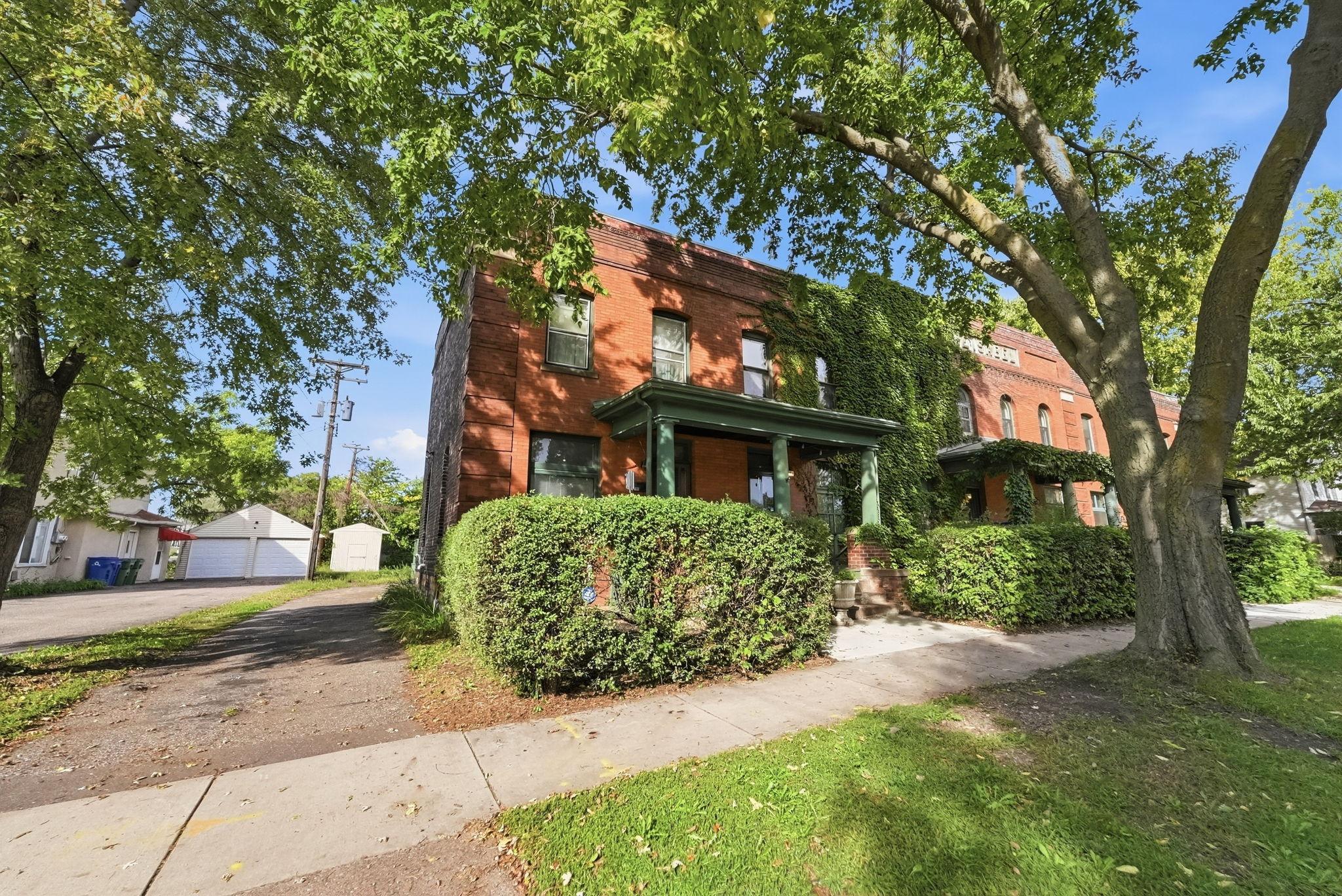 111 Isabel Street E Property Photo 1