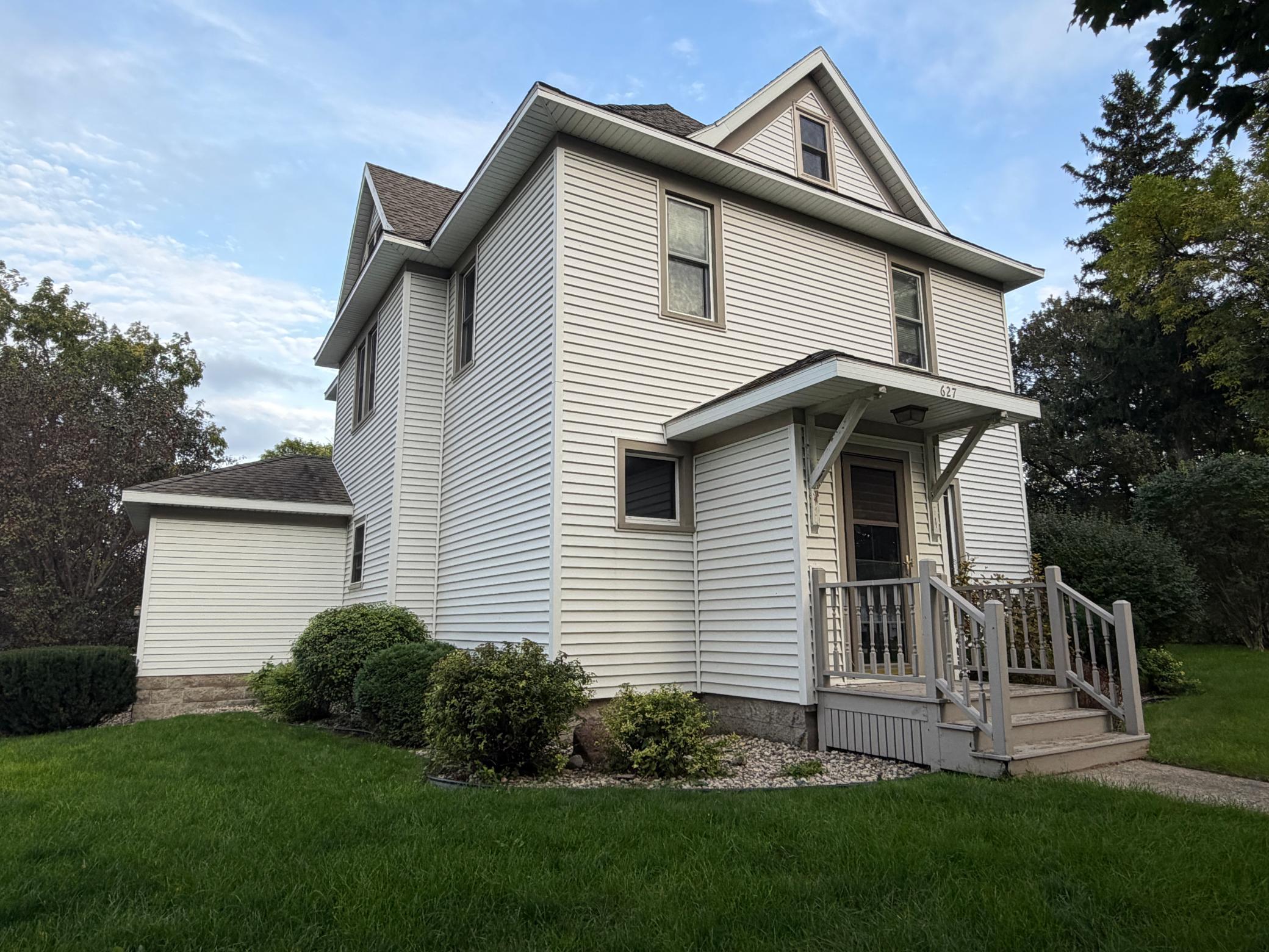 627 12th Street Property Photo 1
