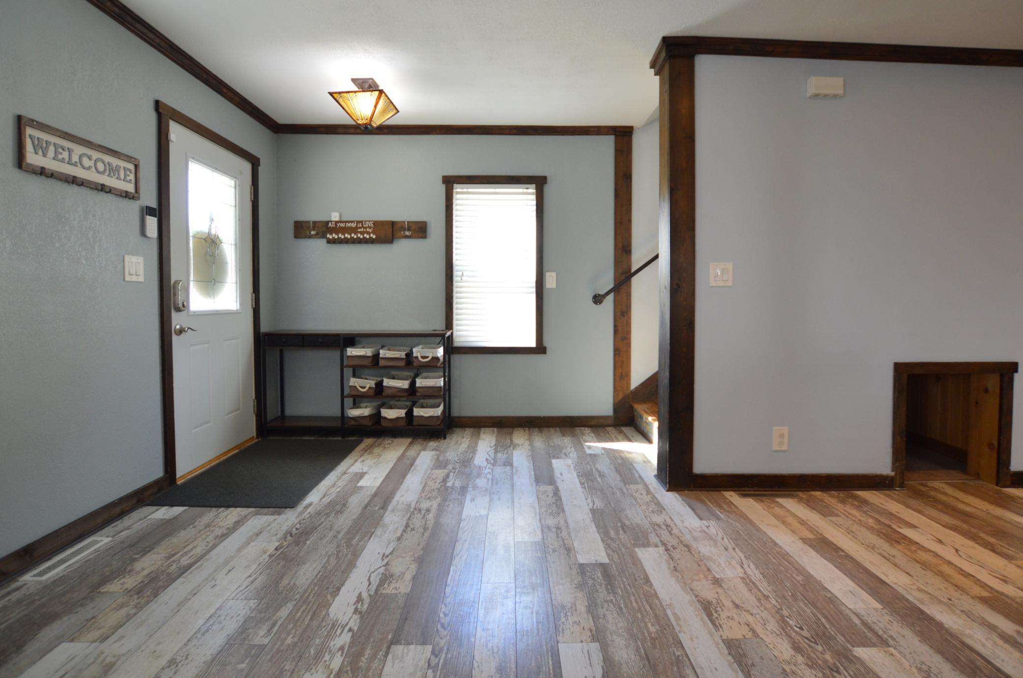 855 Cottage Avenue E Property Photo 3
