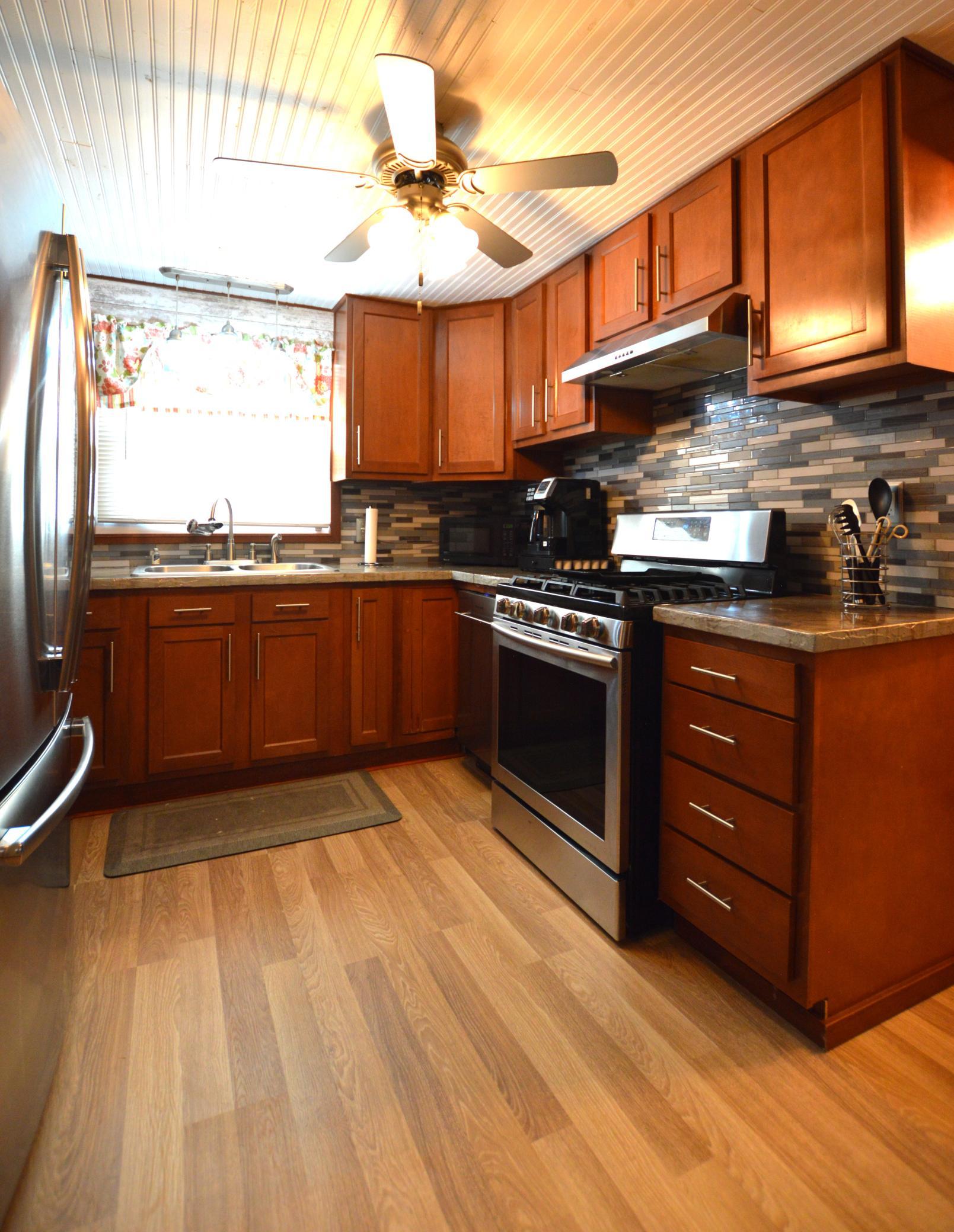 855 Cottage Avenue E Property Photo 6