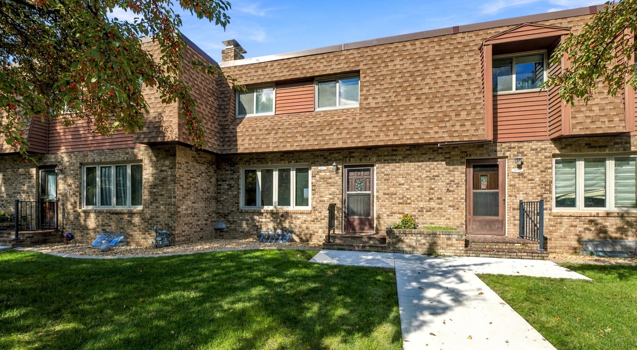 1402 E Gateway Circle S H Property Photo 1