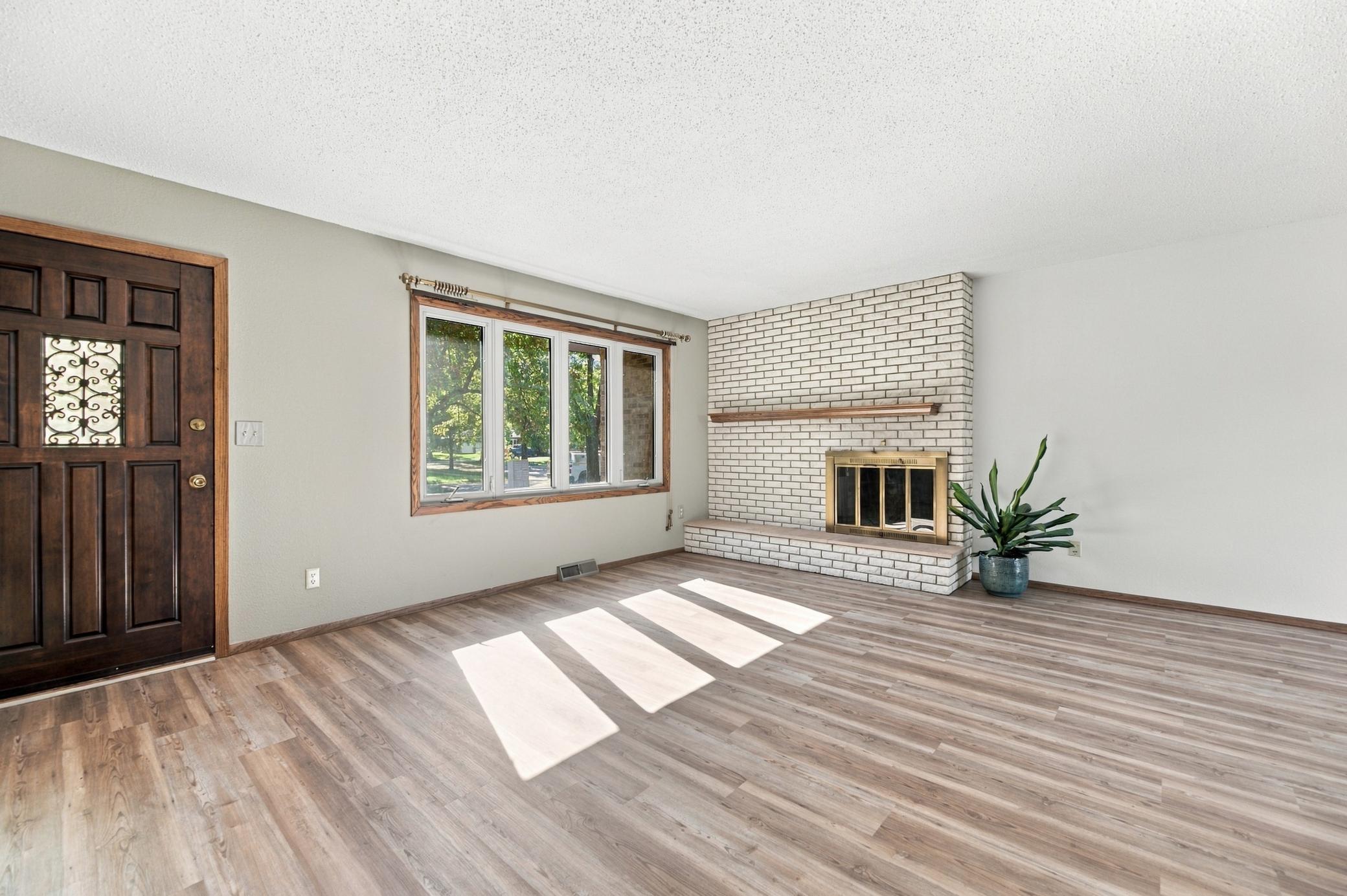 1402 E Gateway Circle S H Property Photo 3