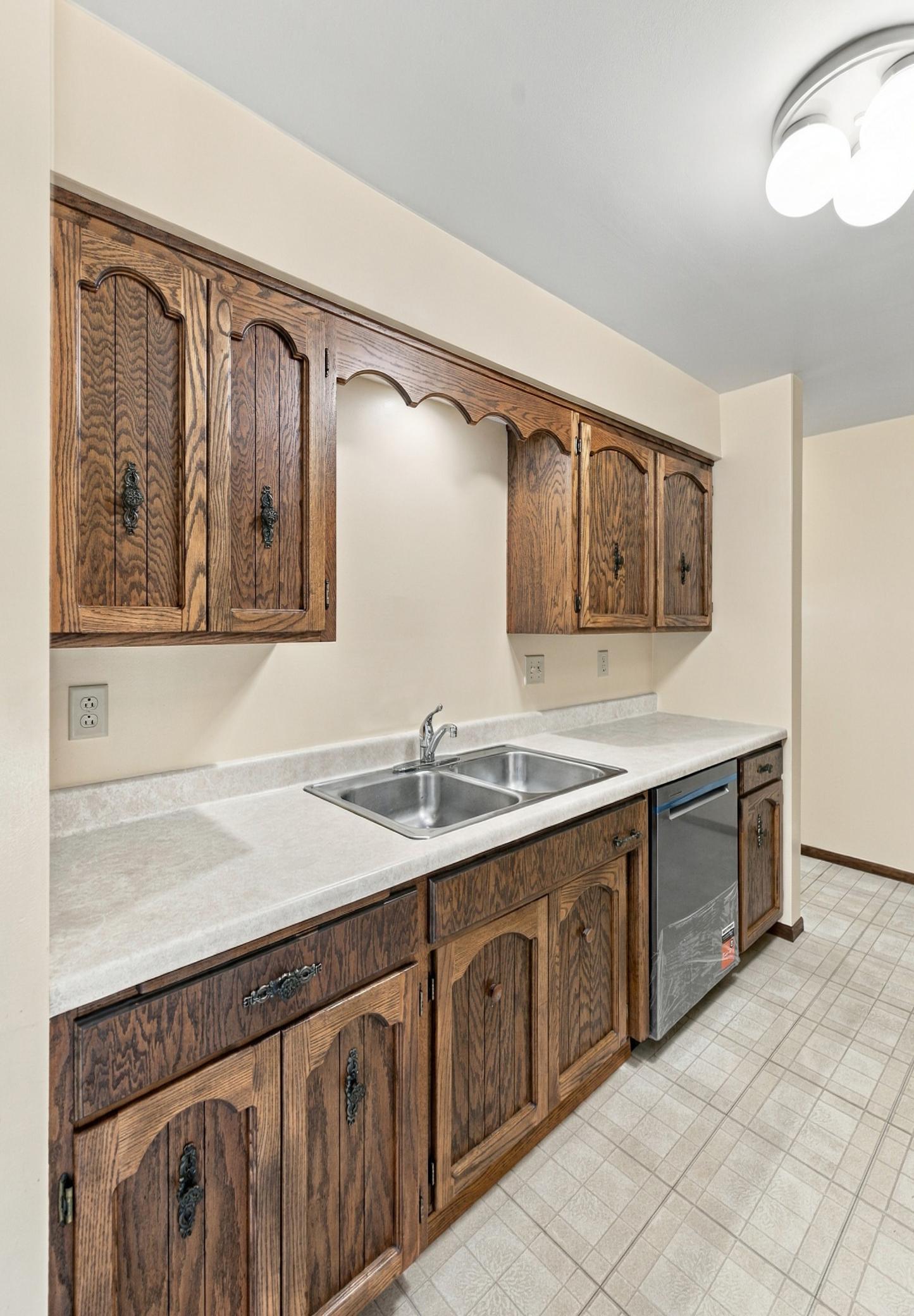 1402 E Gateway Circle S H Property Photo 9
