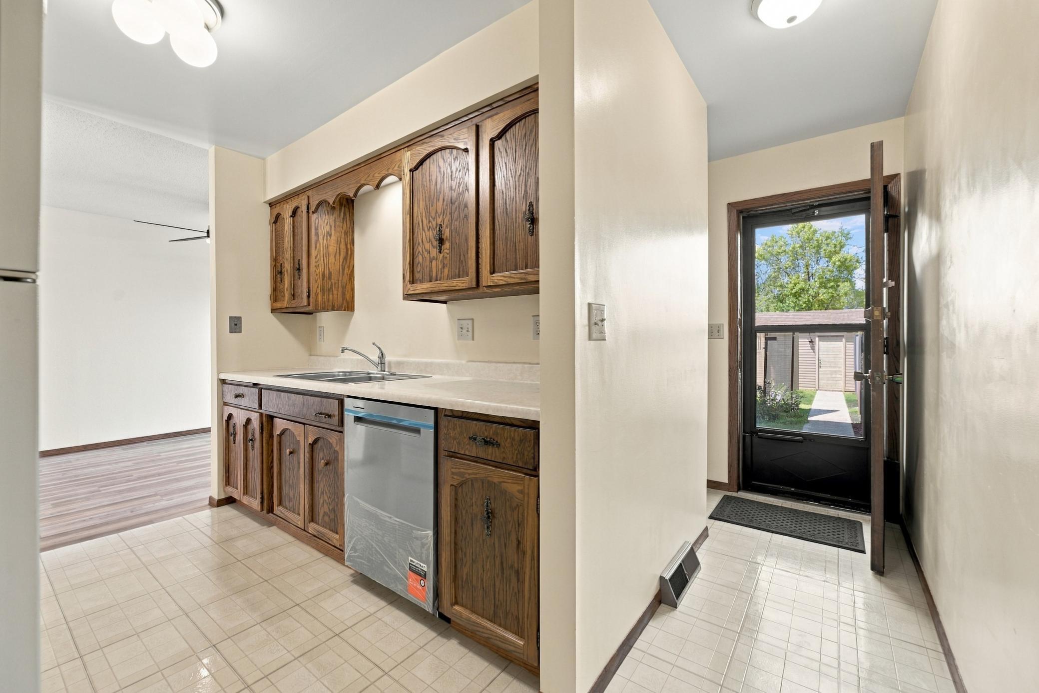 1402 E Gateway Circle S H Property Photo 10