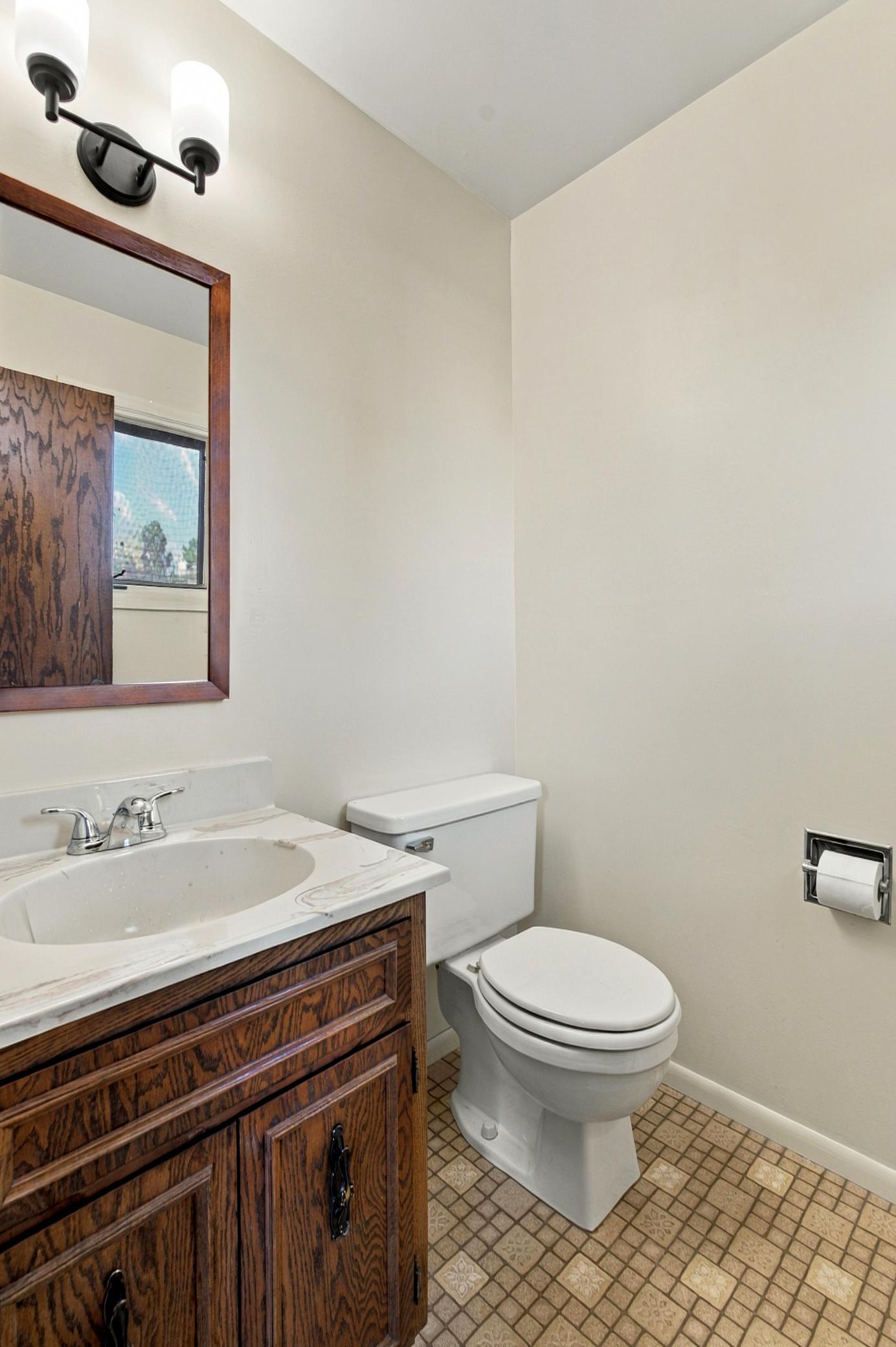 1402 E Gateway Circle S H Property Photo 12