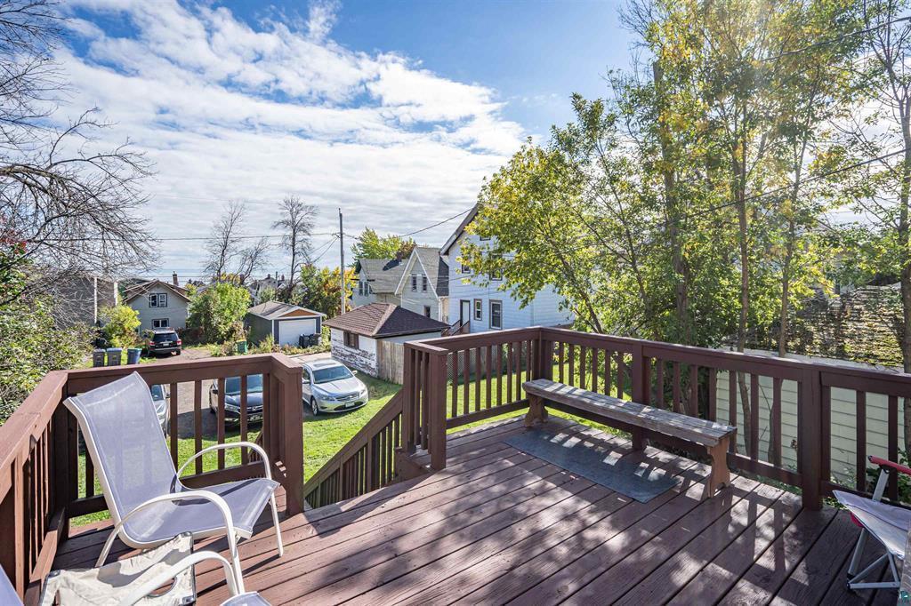 1110 E 10th Street Property Photo 4