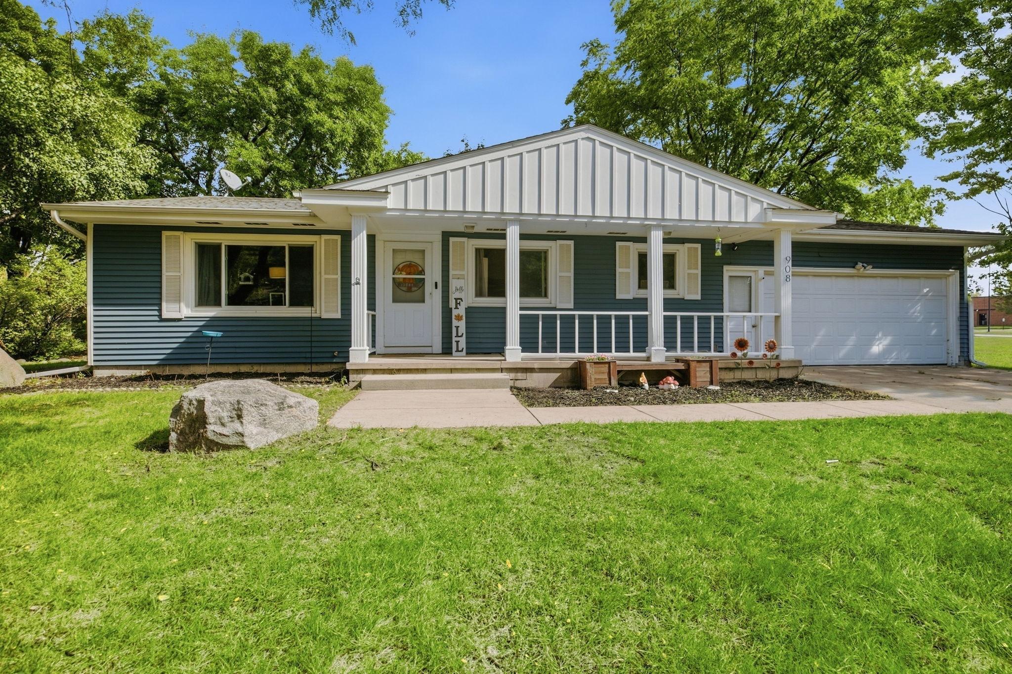 908 Brenda Lee Drive Property Photo 1