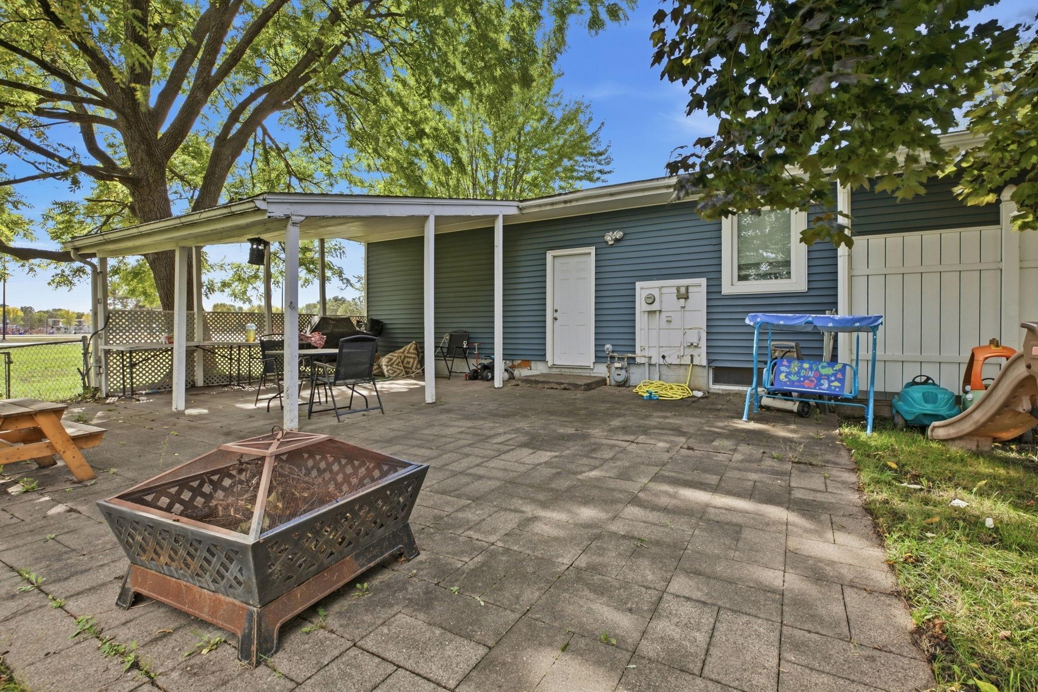 908 Brenda Lee Drive Property Photo 2