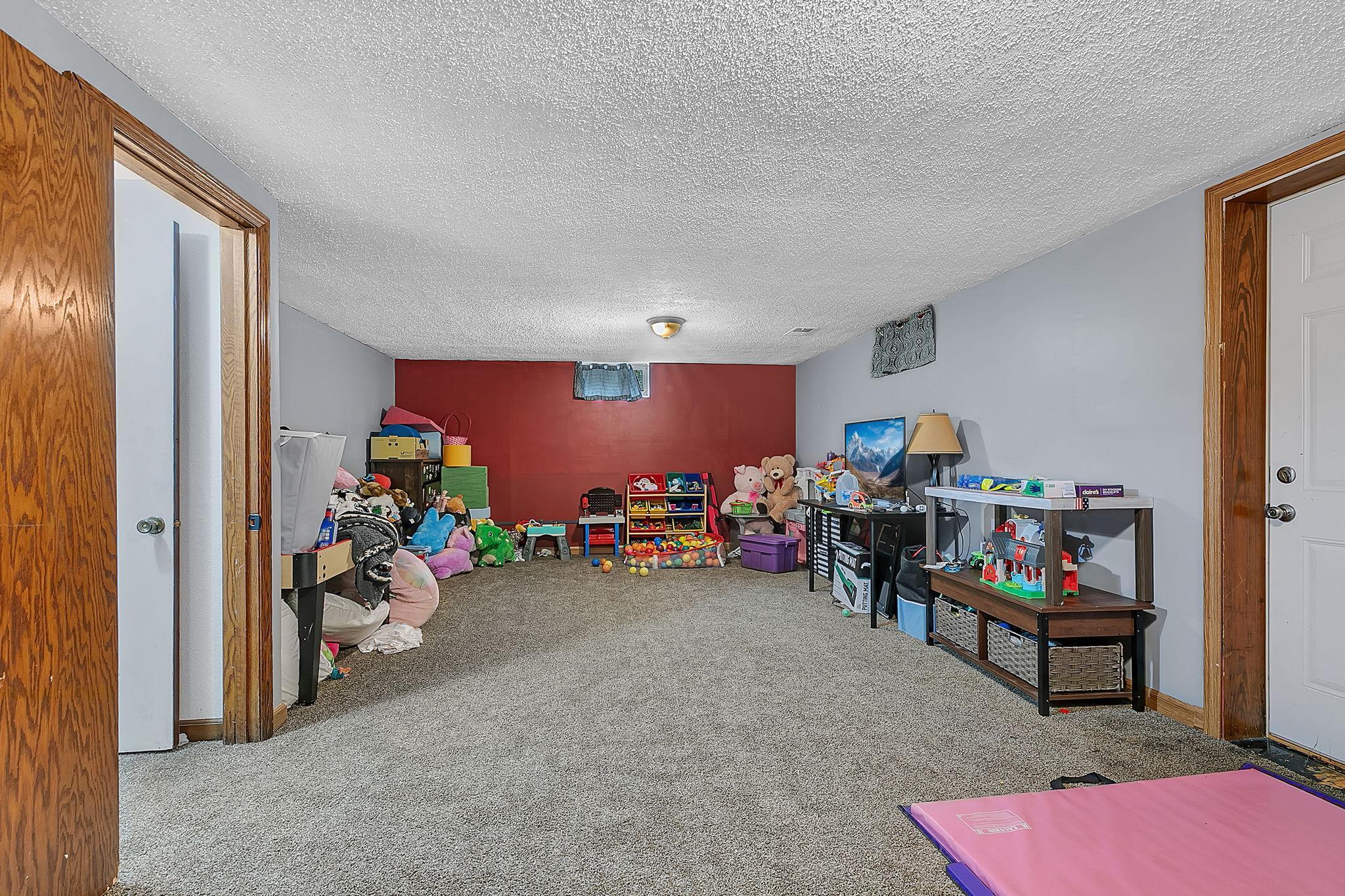 908 Brenda Lee Drive Property Photo 17