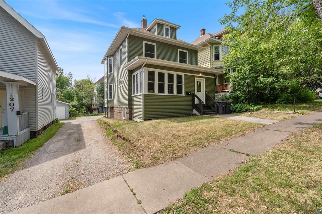 203 S 18th Avenue E Property Photo 1