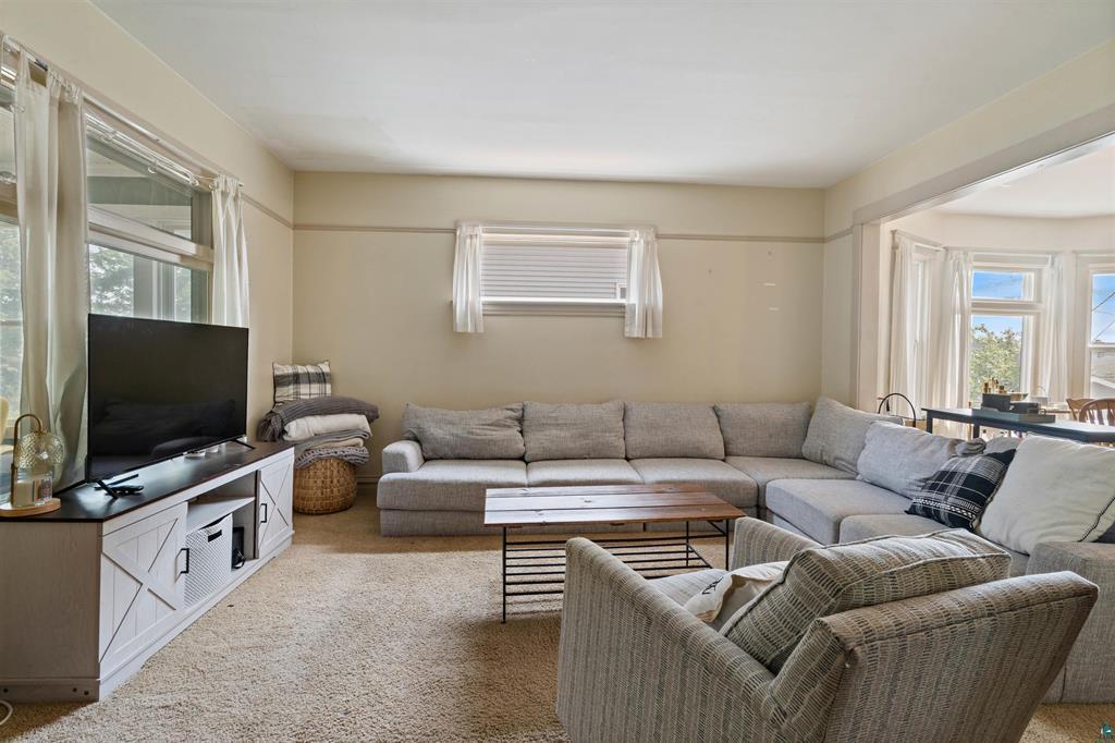 203 S 18th Avenue E Property Photo 6