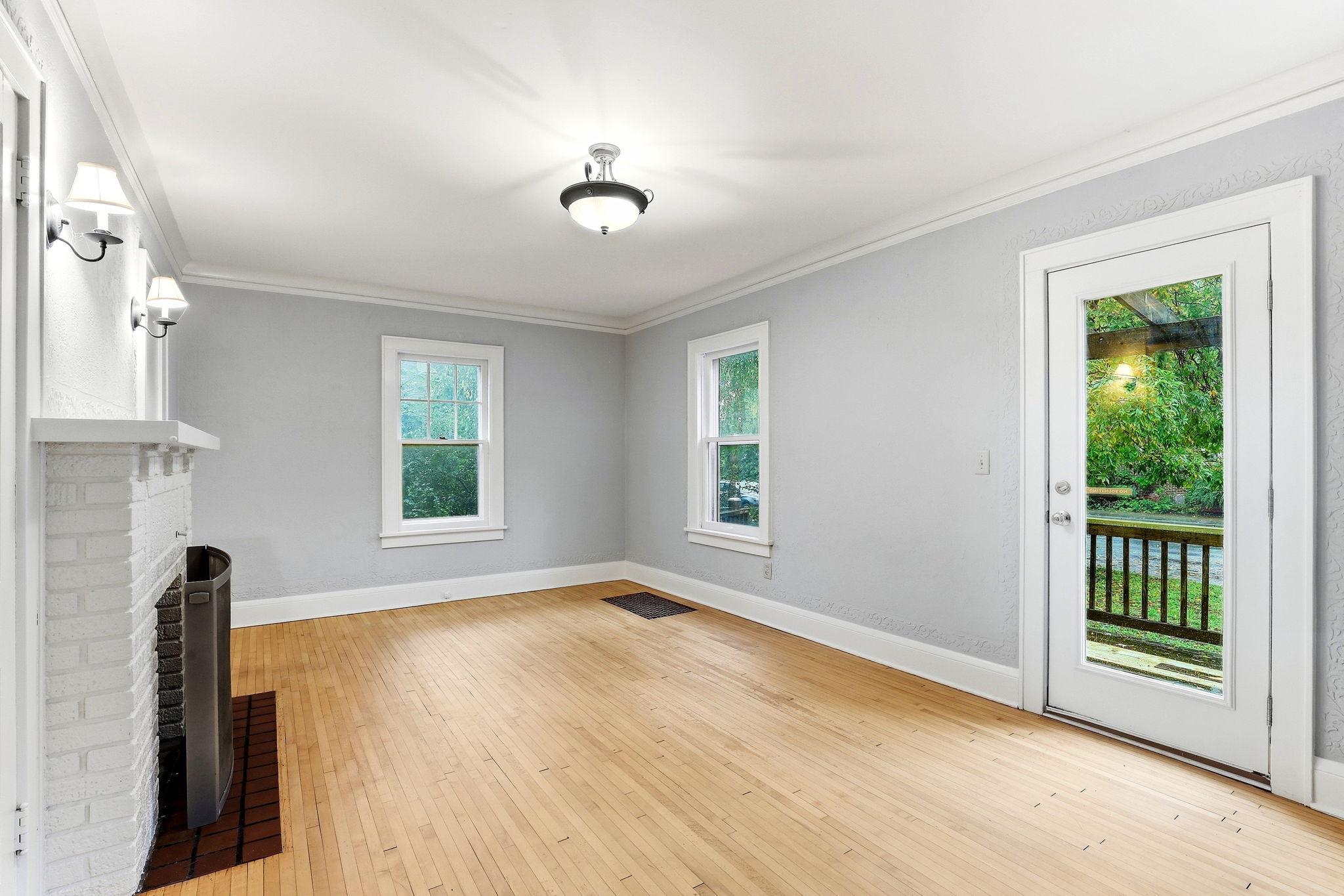 346 E 50th Street Property Photo 3