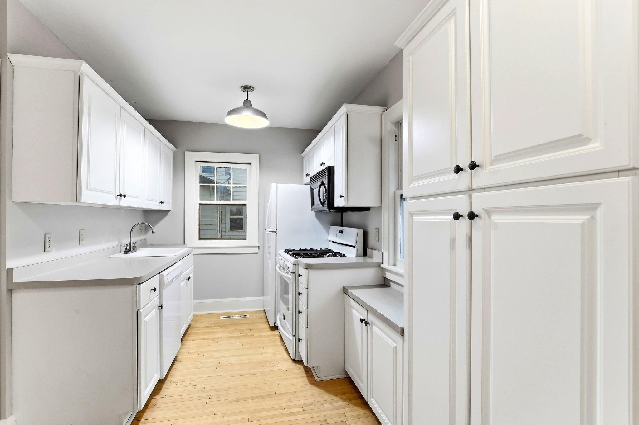 346 E 50th Street Property Photo 8