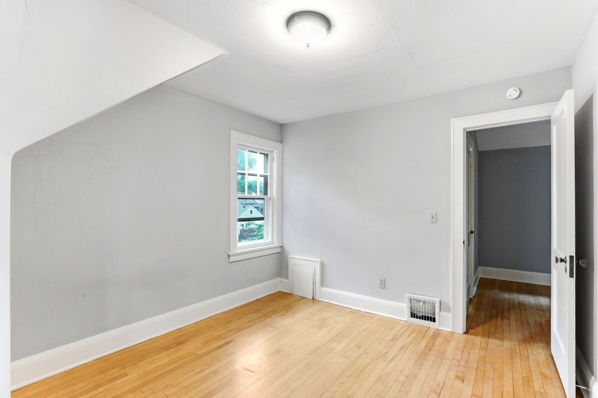 346 E 50th Street Property Photo 15