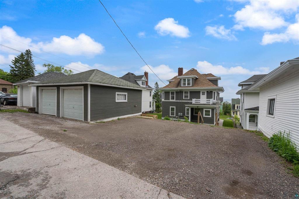 1415 E 4th Street Property Photo 4
