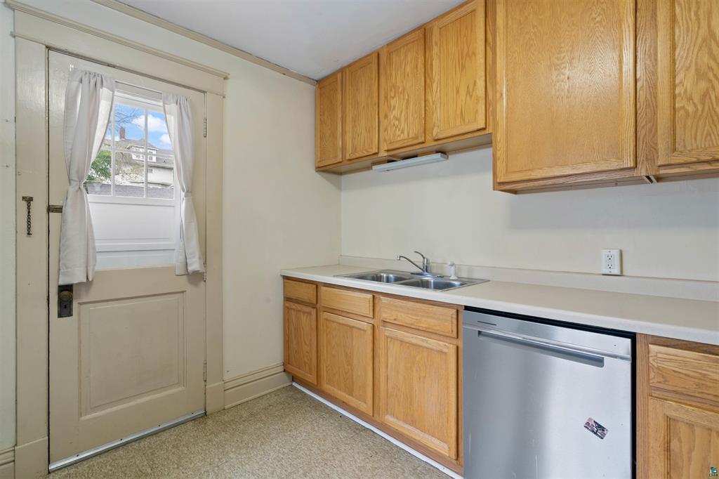 1415 E 4th Street Property Photo 9