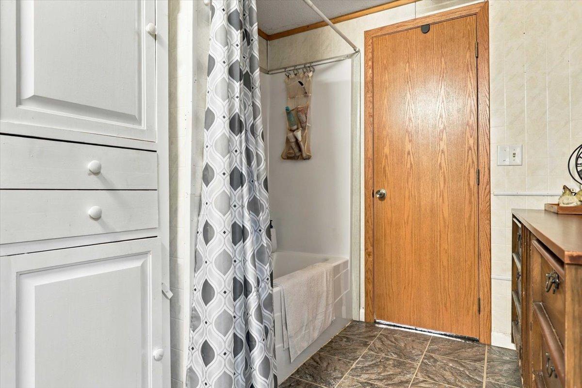 2105 300th Avenue Property Photo 8