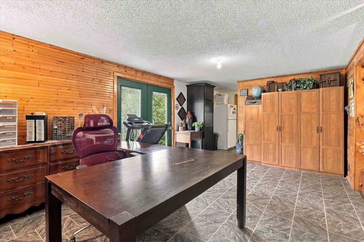 2105 300th Avenue Property Photo 10
