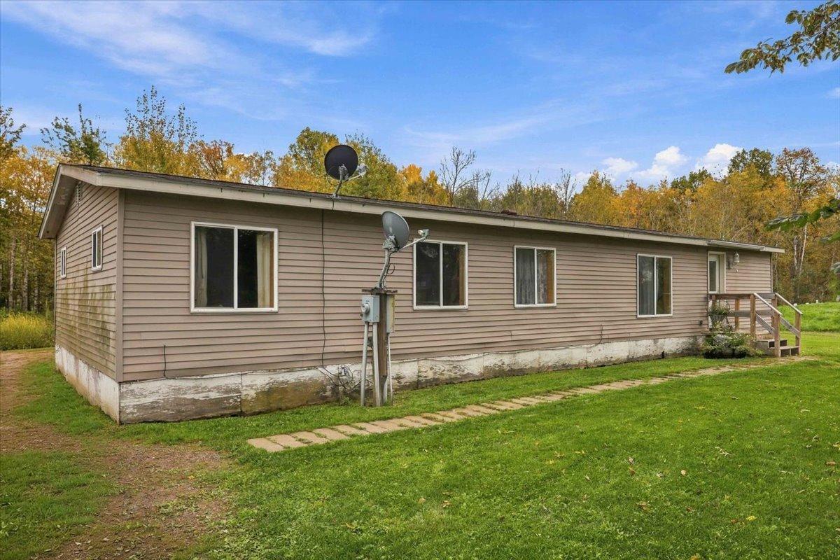 2105 300th Avenue Property Photo 14