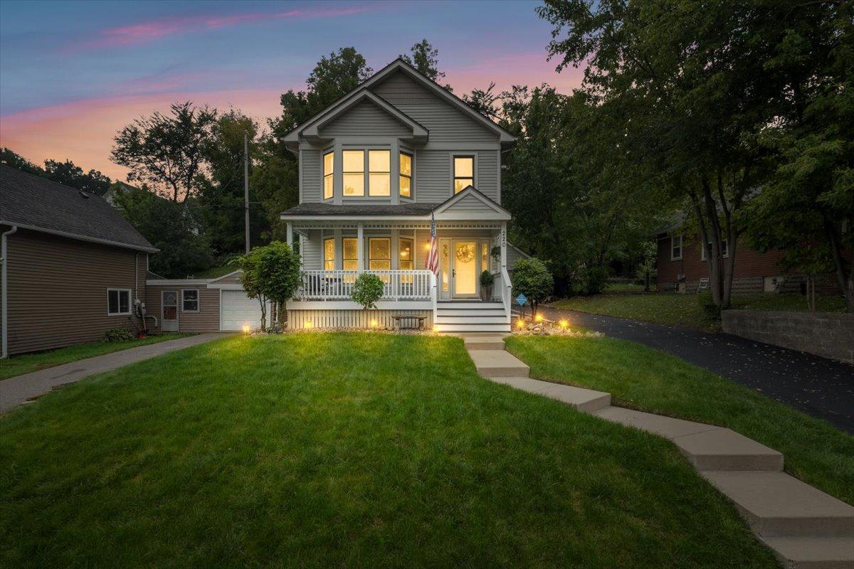 220 Baker Street E Property Photo 1