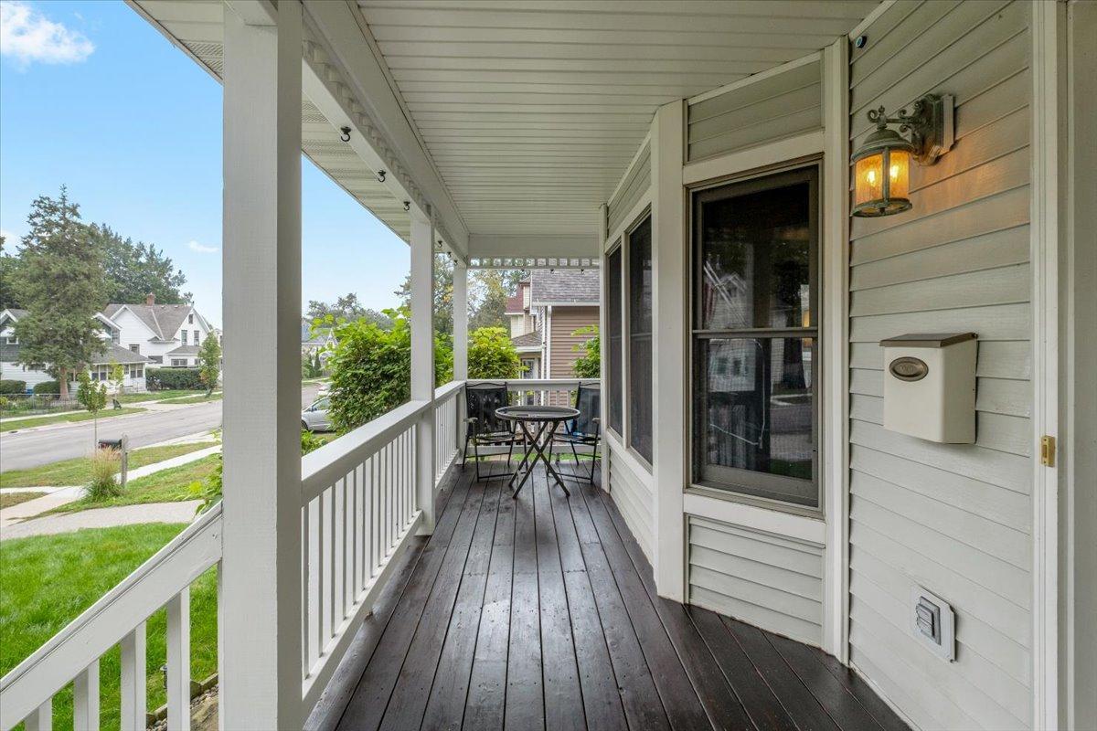 220 Baker Street E Property Photo 2